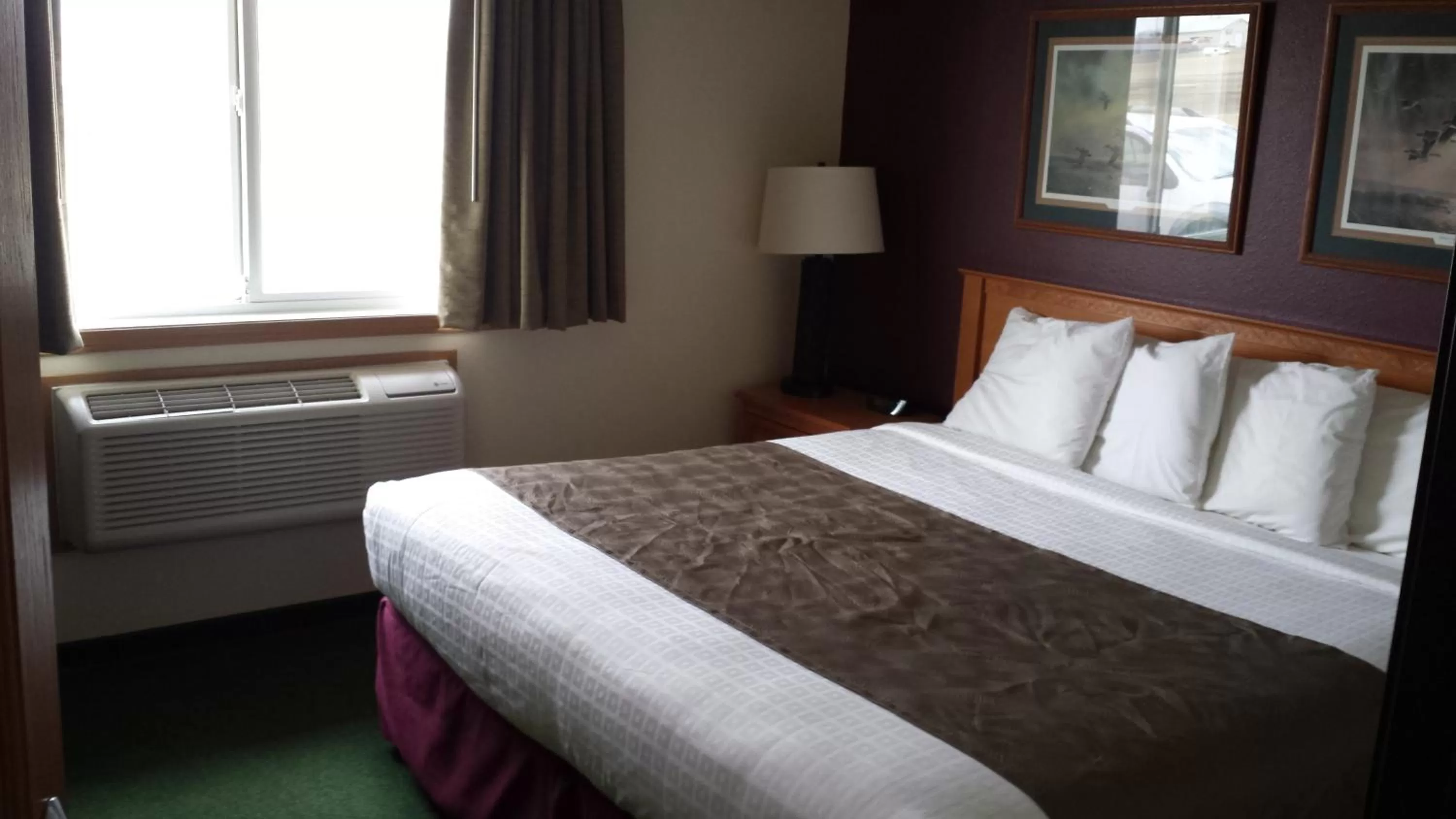 Deluxe King Suite - Non-Smoking in AmericInn by Wyndham Madison SD