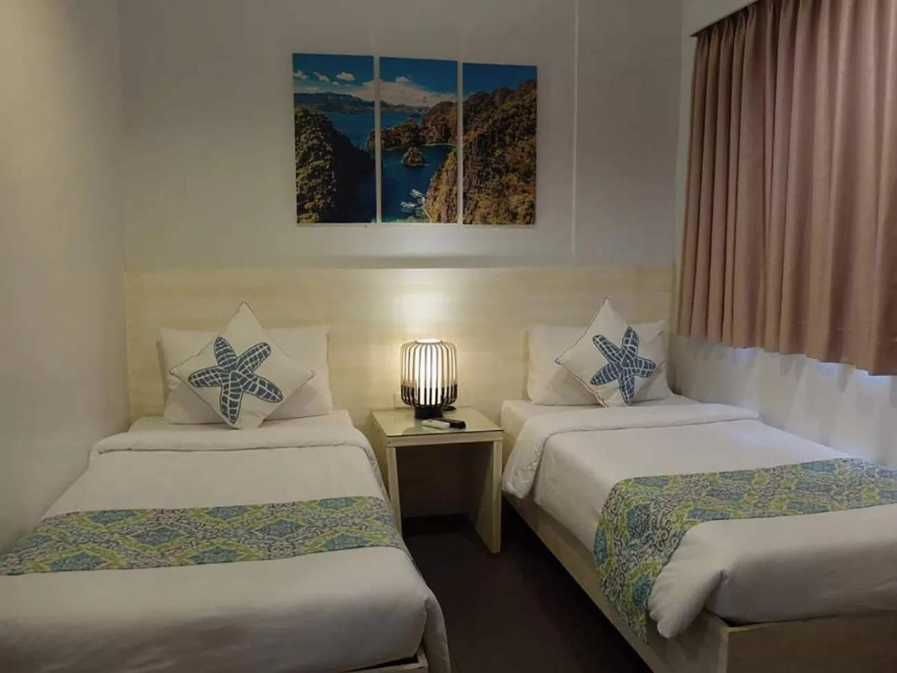 Standard Twin Room in Treetop Suites