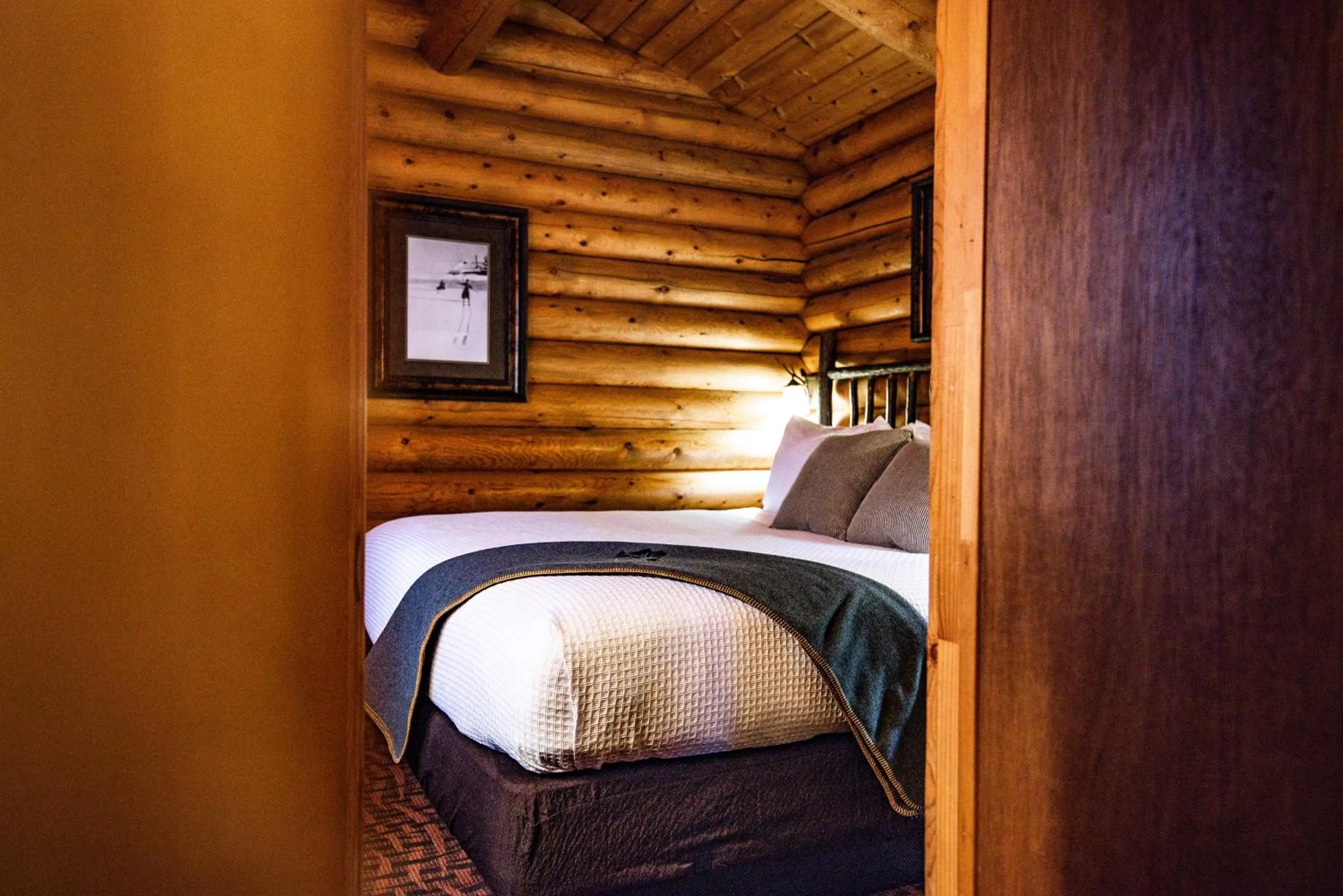 Deluxe King Room in Elk Country Inn