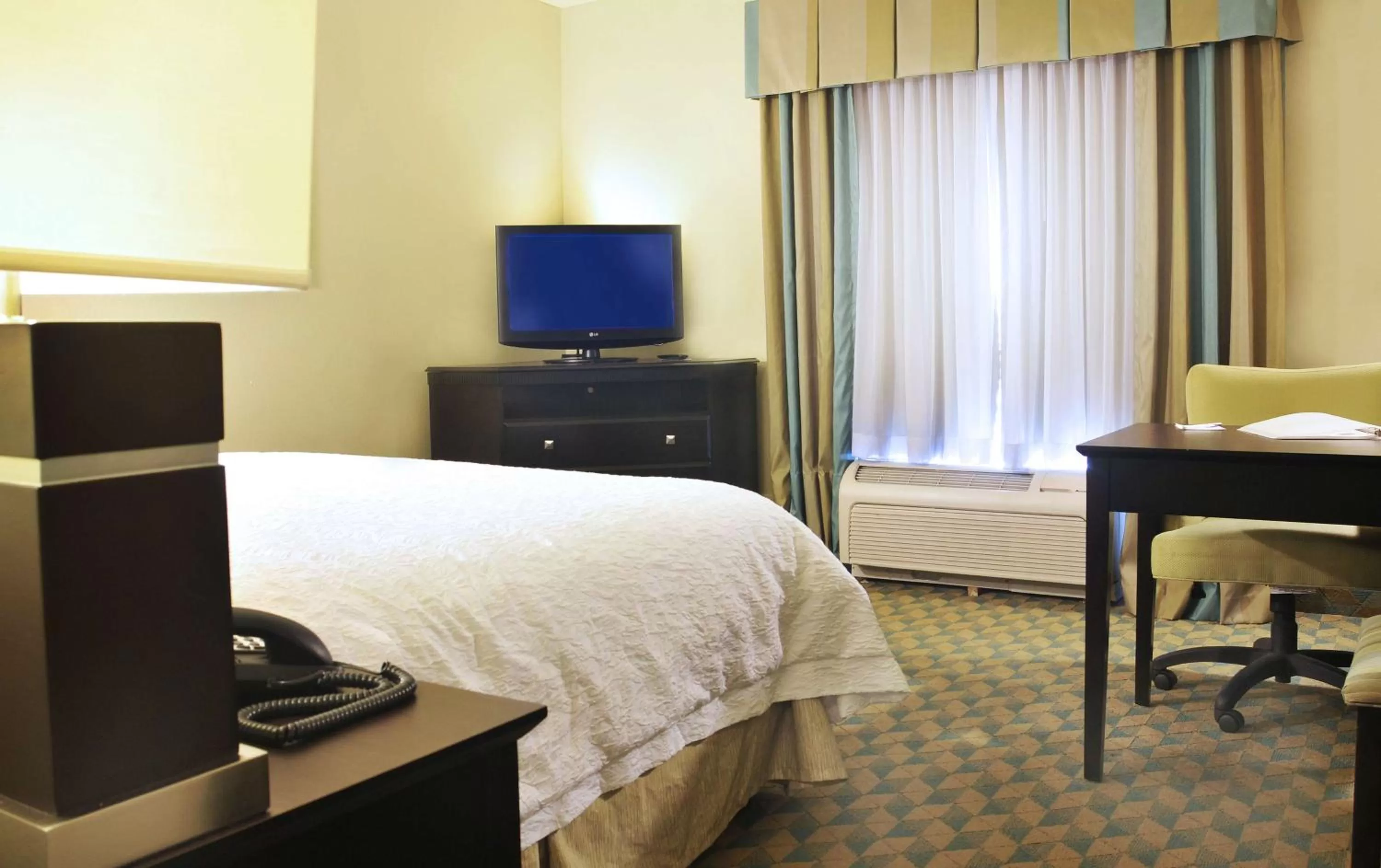King Room with King Bed - Non-Smoking in Hampton Inn Gadsden/Attalla Interstate 59