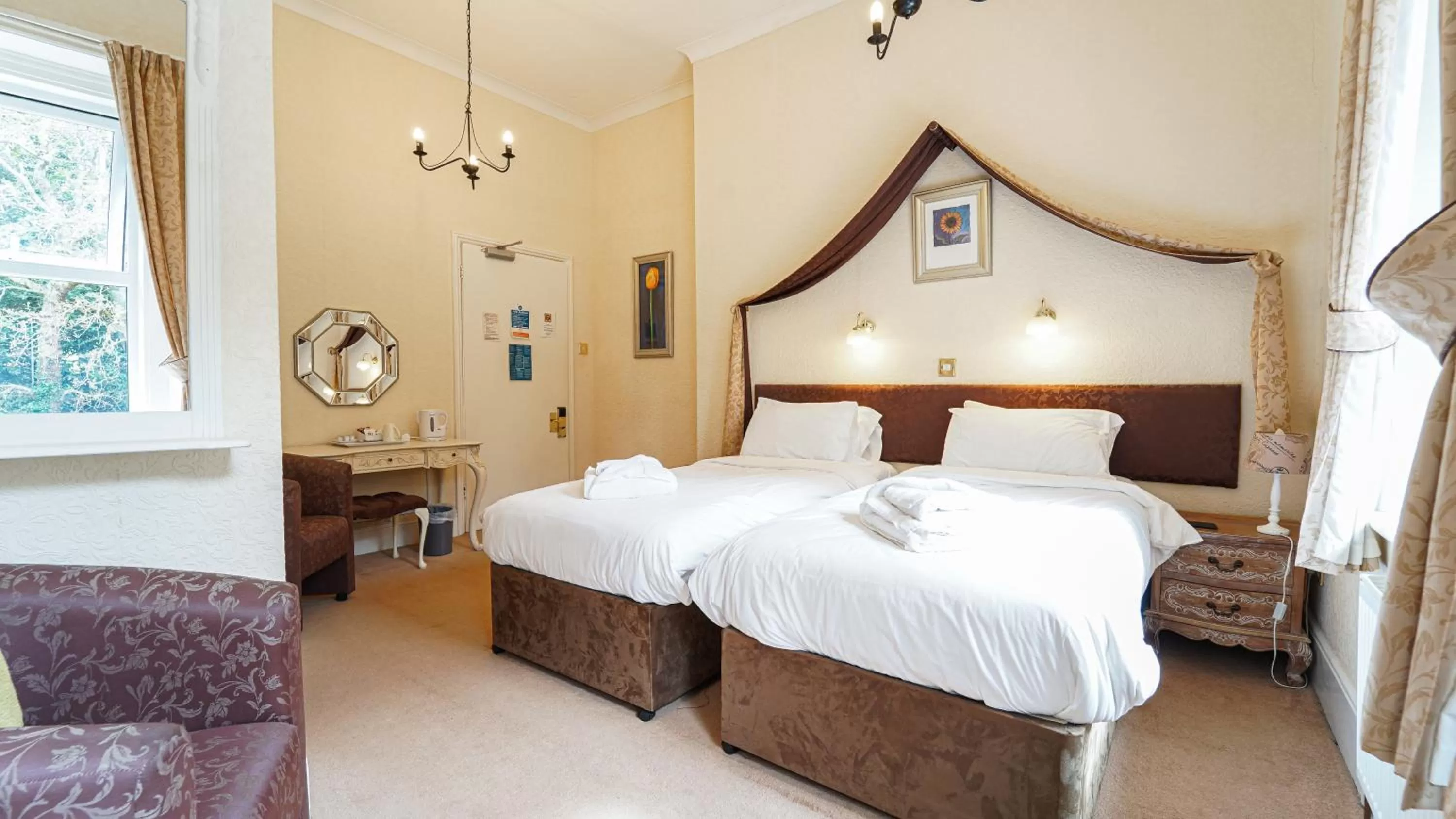 Standard Twin Room in Bourne Hall Country Hotel