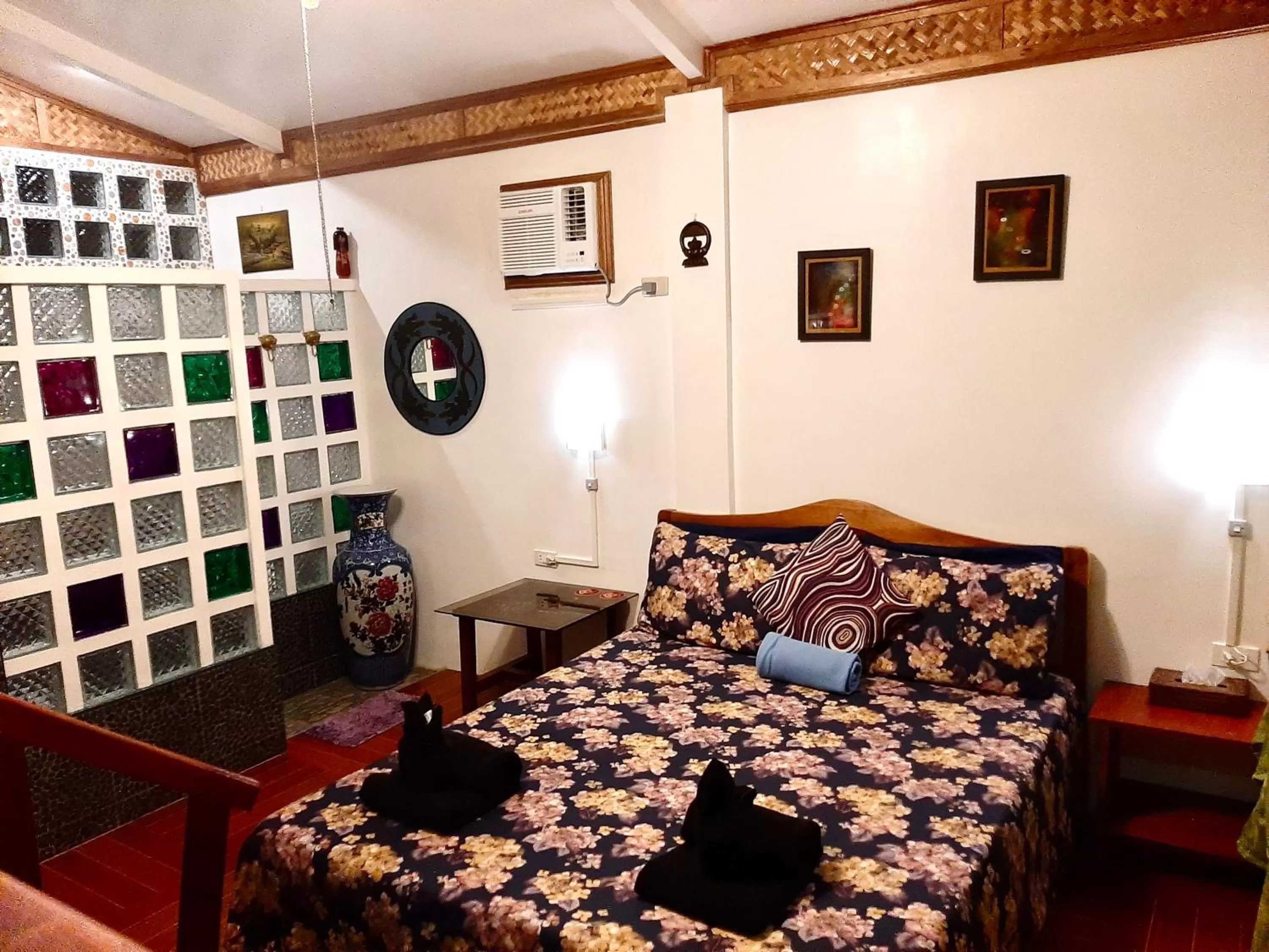 Deluxe Double Room with Balcony in Lala Panzi Bed and Breakfast