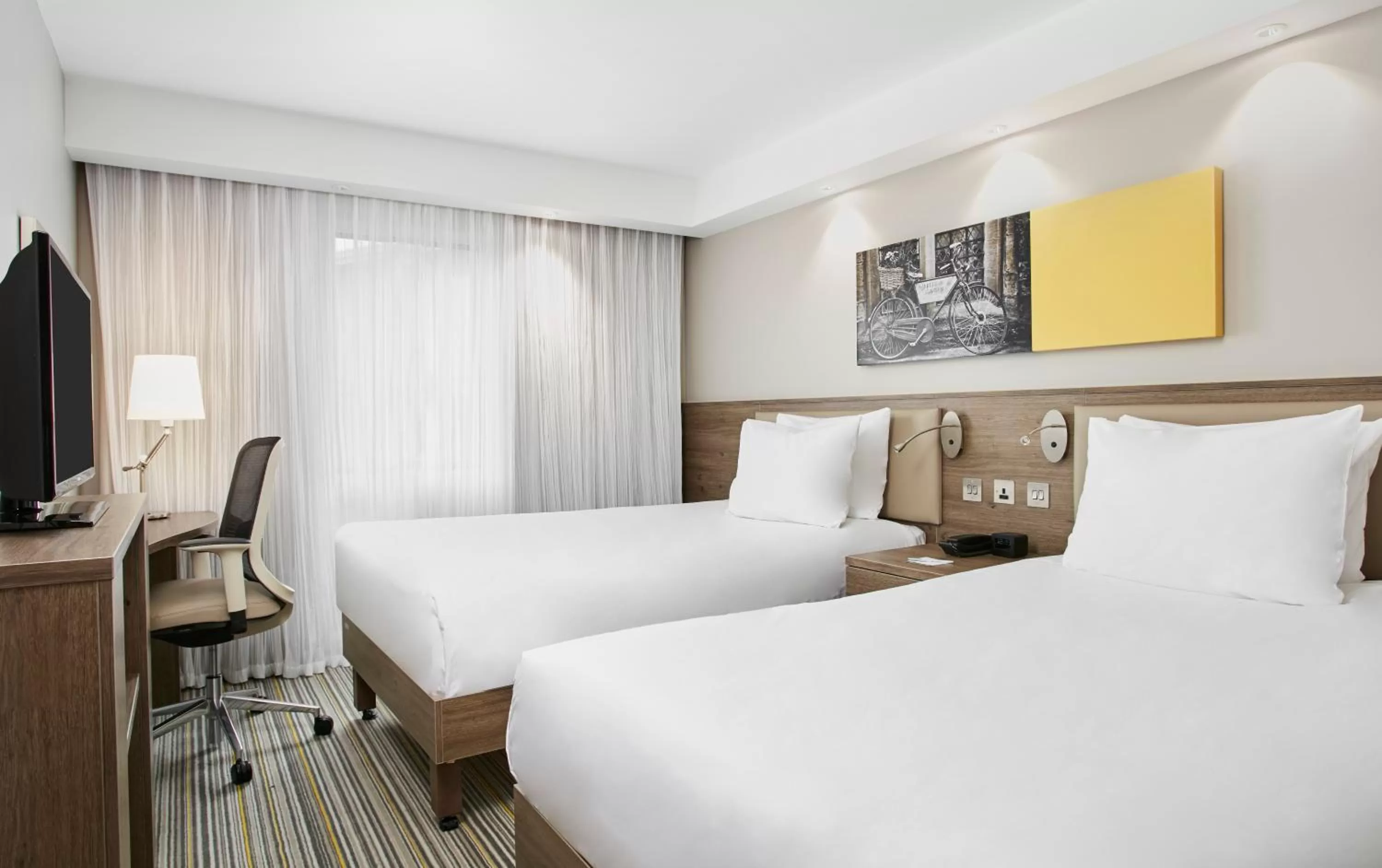 Twin Room in Hampton by Hilton Oxford