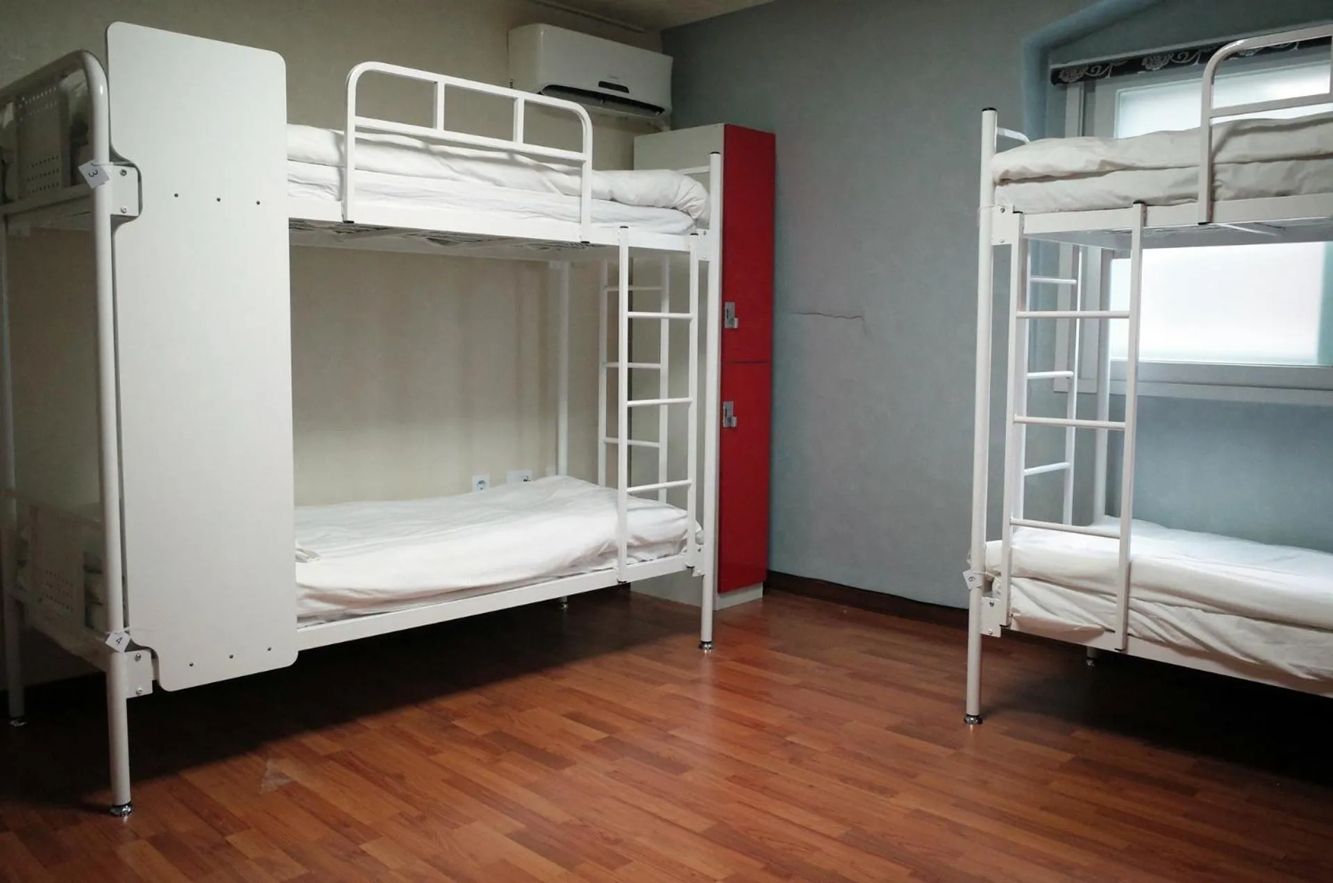 Bed in 6-Bed Female Dormitory Room in YaKorea Hostel Gangnam