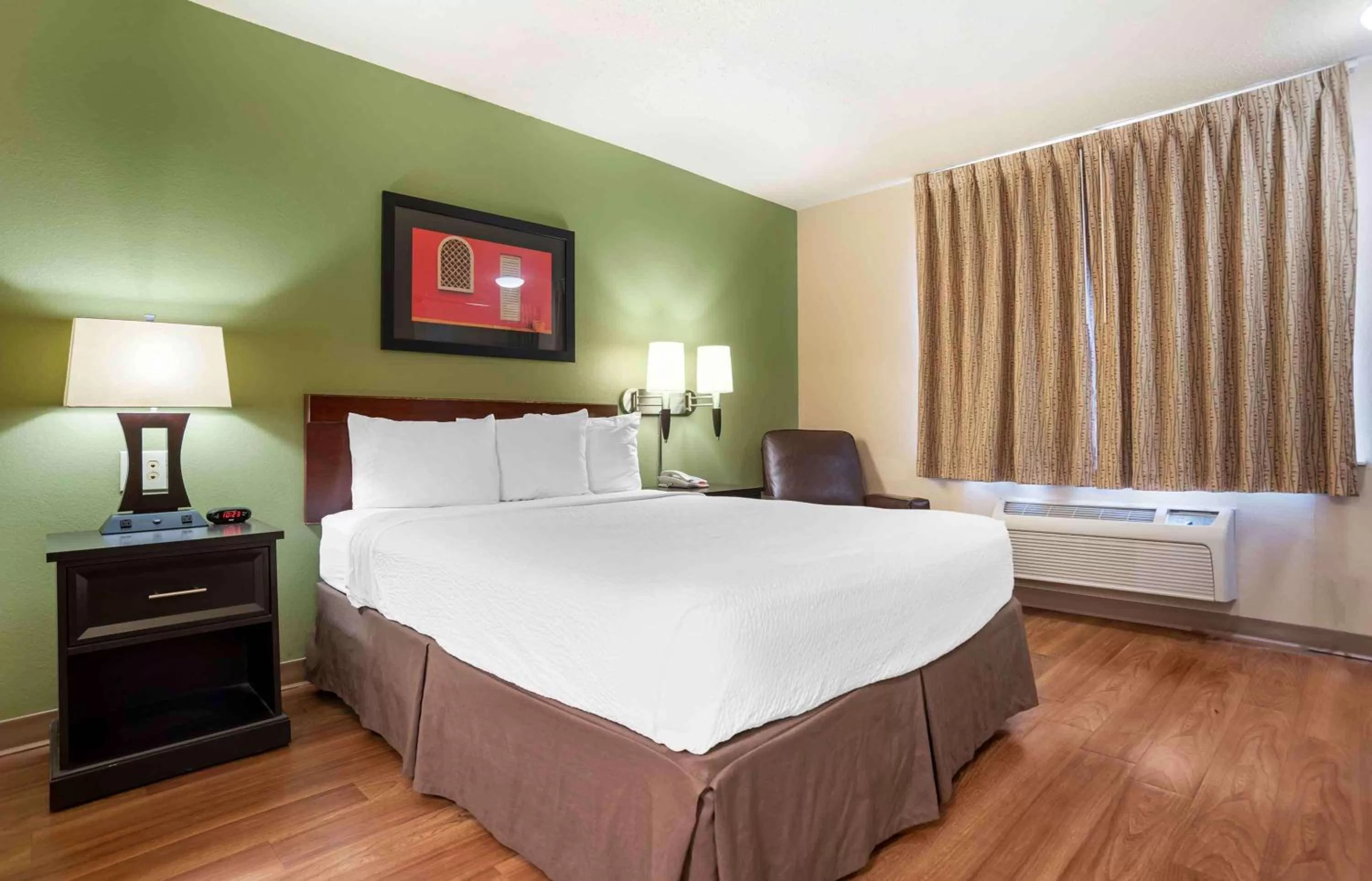 Queen studio with 1 Queen Bed - Disability Access/Non-Smoking in Extended Stay America Select Suites - Baton Rouge - Citiplace