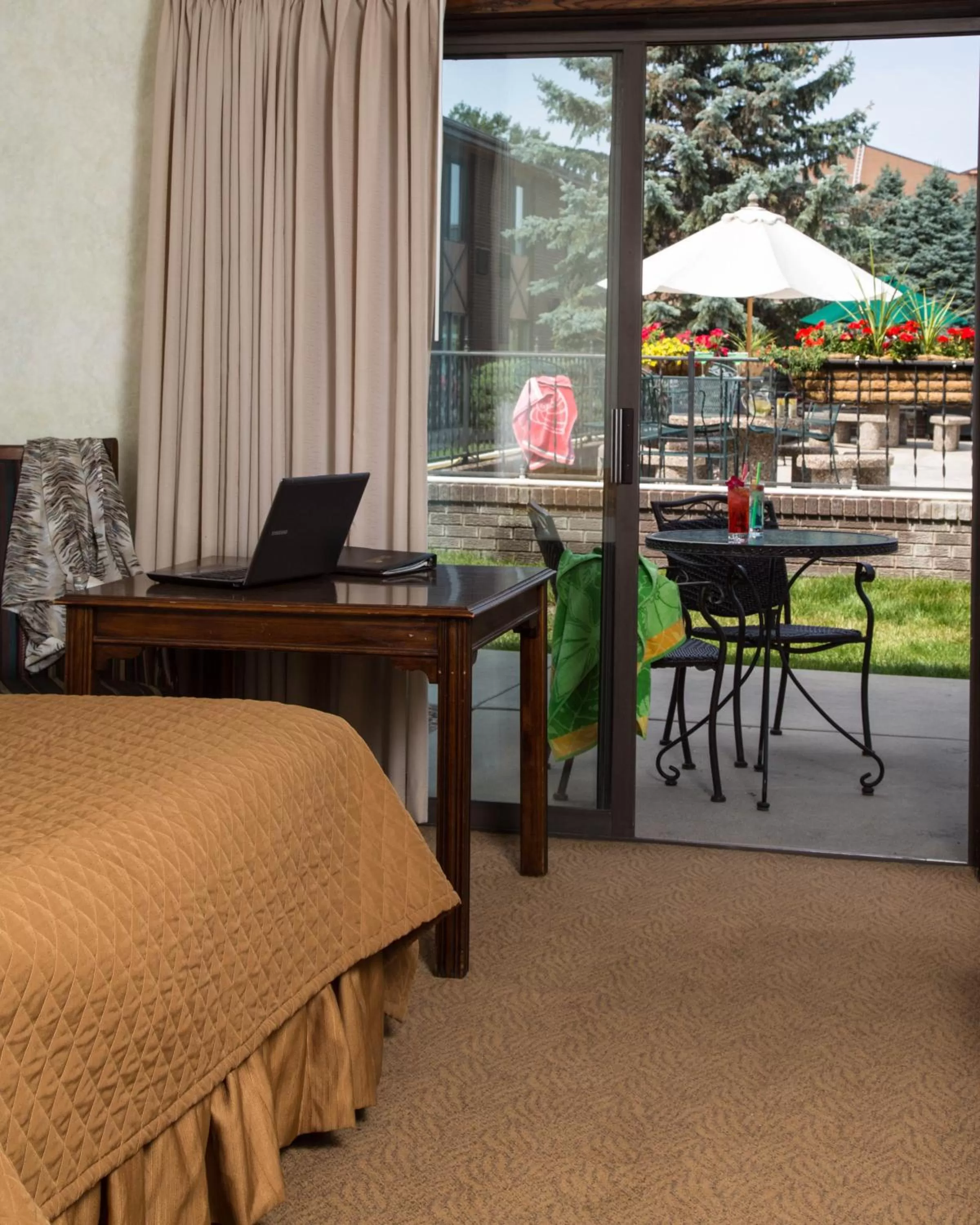 Queen Room with Two Queen Beds - Top Floor in The Foothills Inn