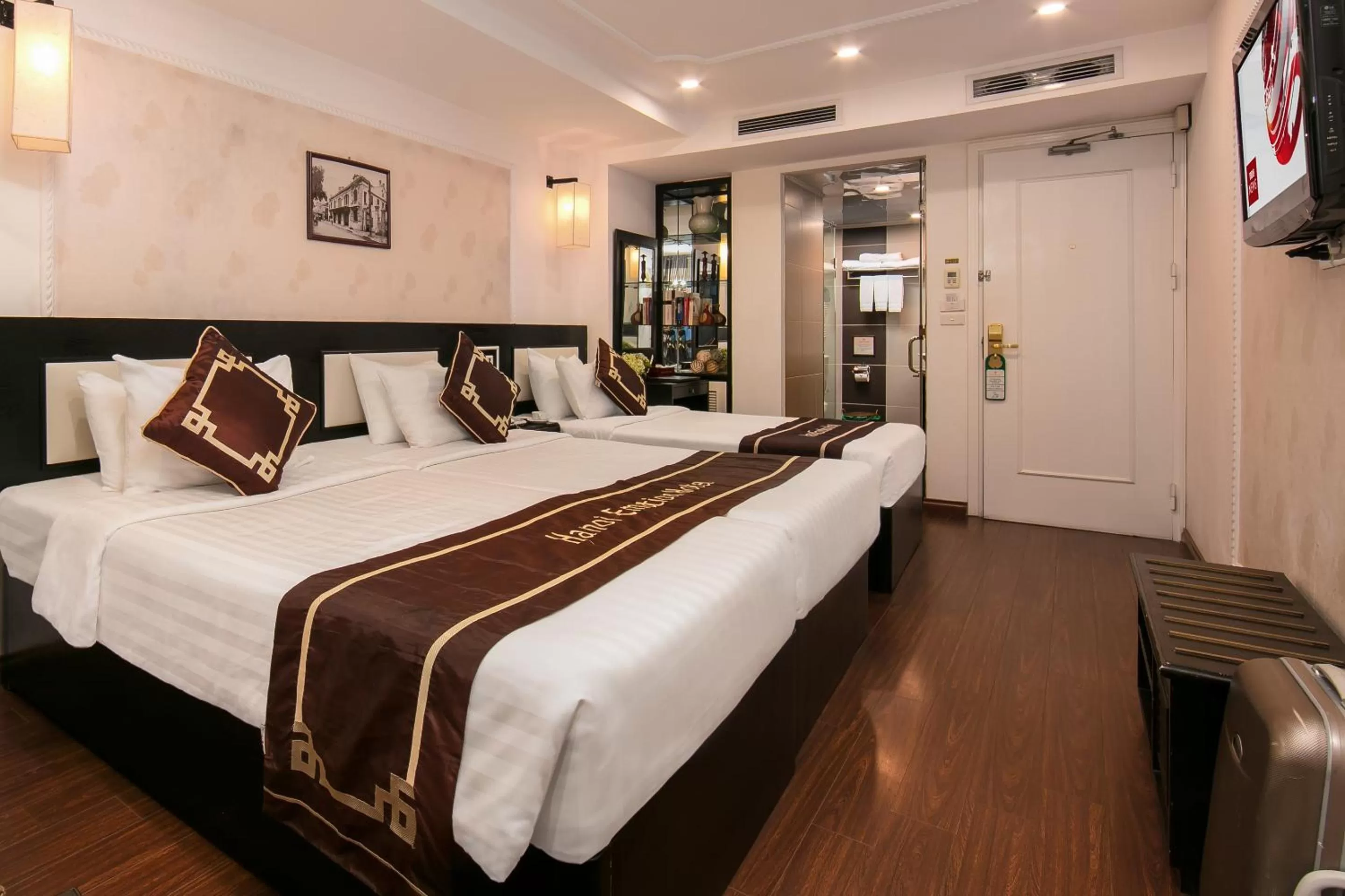 Deluxe Triple Room in Hanoi Emotion Hotel