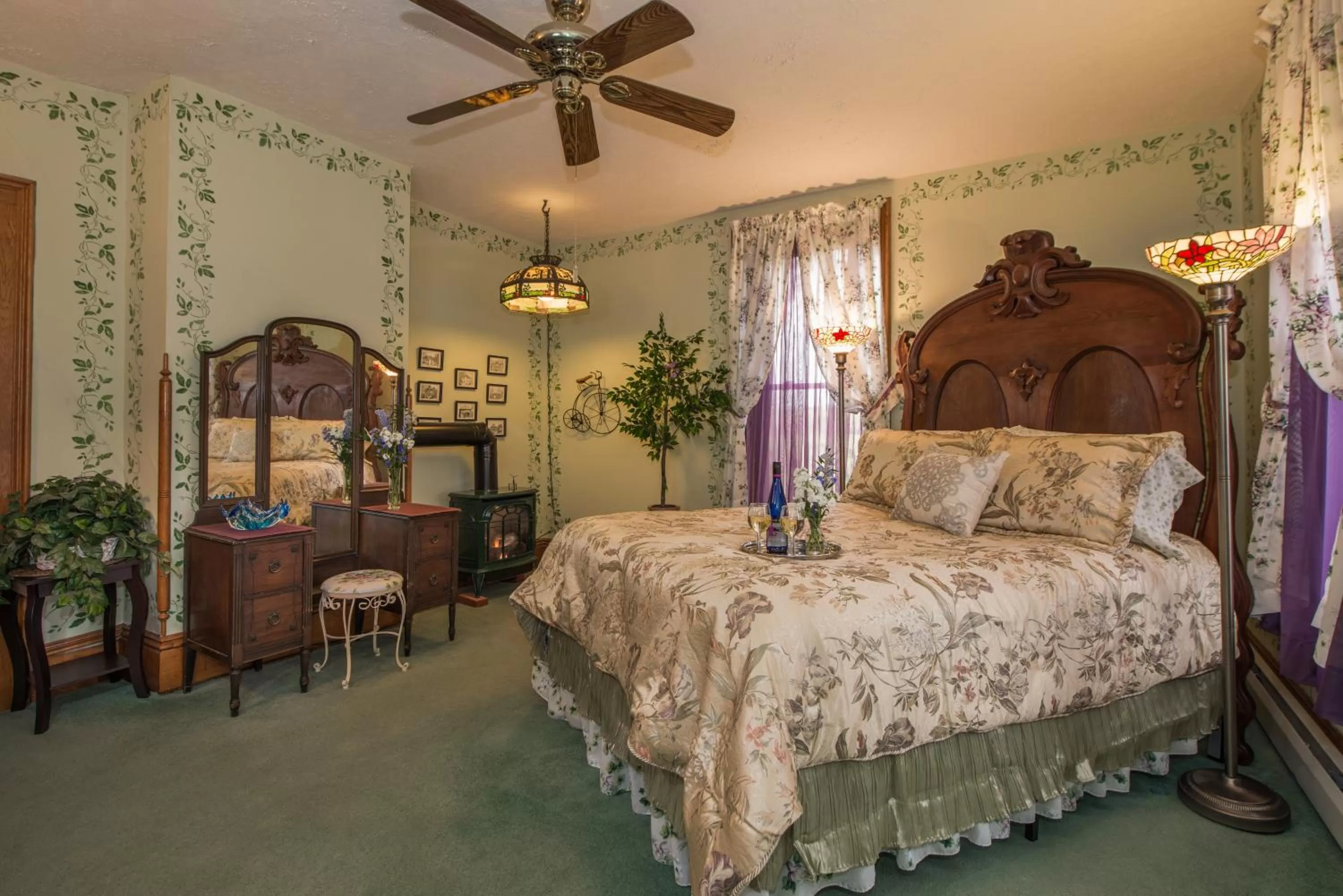 Double Room with Spa Bath in Sutherland House Victorian Bed and Breakfast