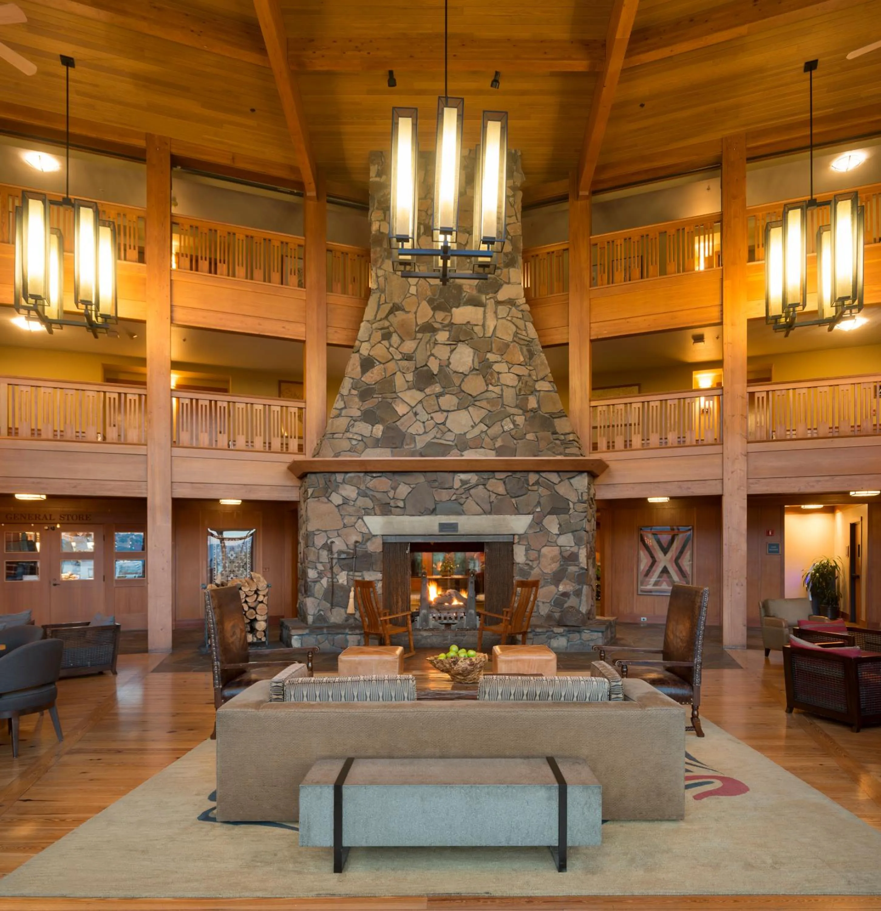 Living room in Skamania Lodge