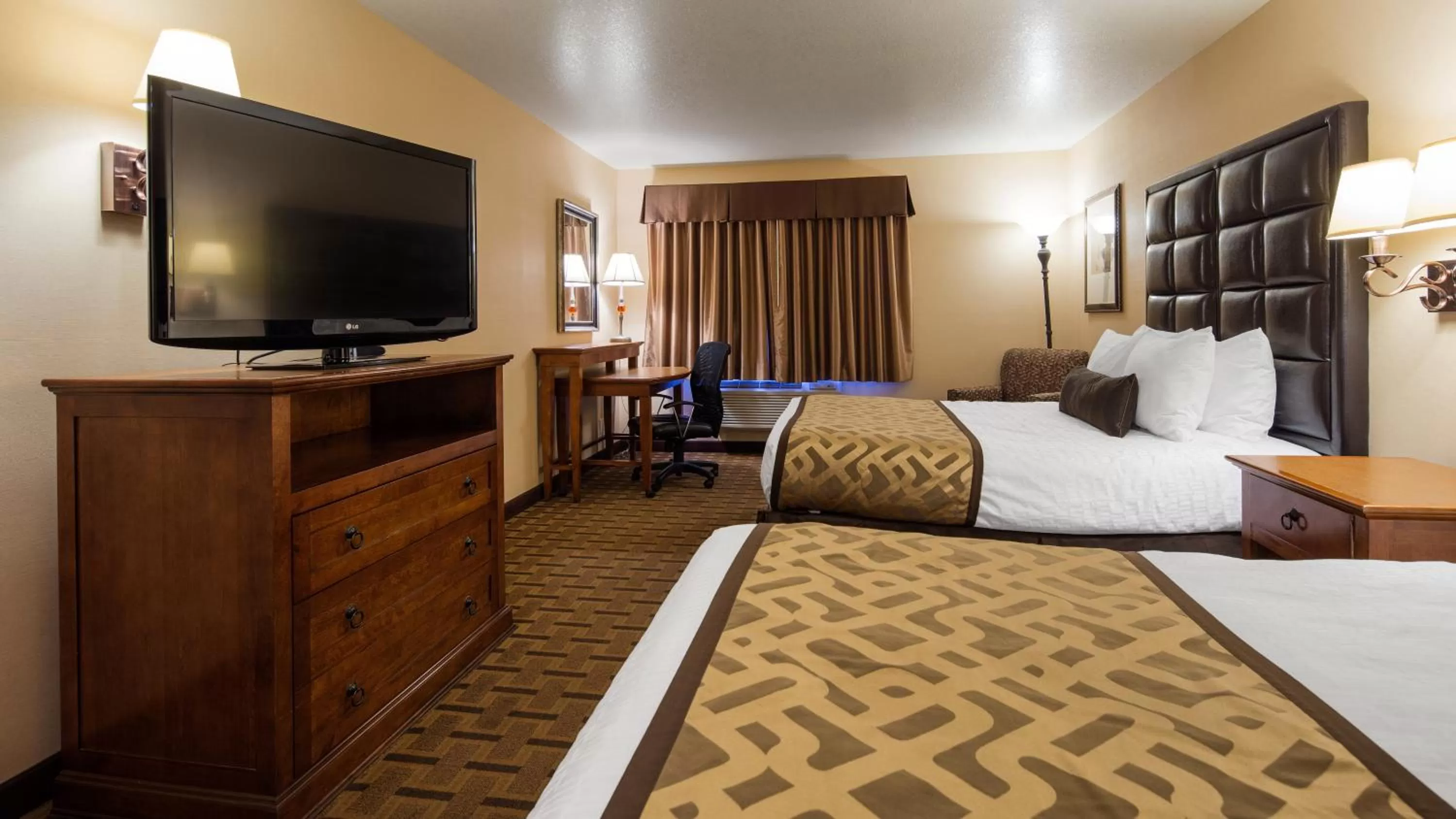 Queen Suite with Two Queen Beds in Best Western Plus Meridian