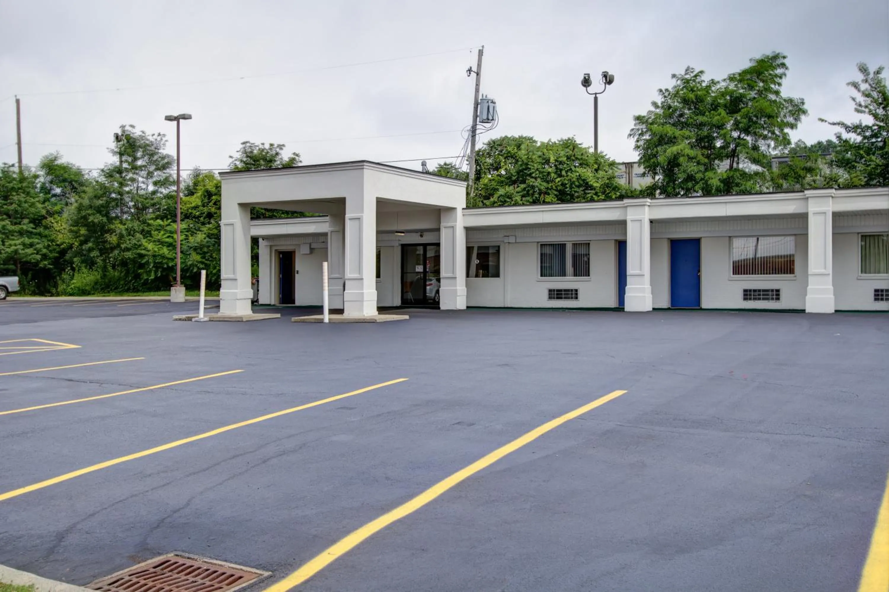 Facade/entrance in Motel 6-Richfield, OH
