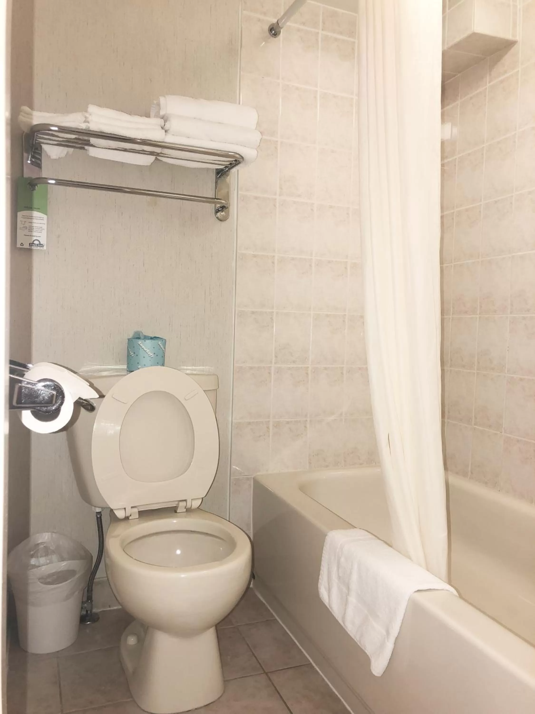 Bathroom in Days Inn by Wyndham Niagara Falls Centre St By the Falls