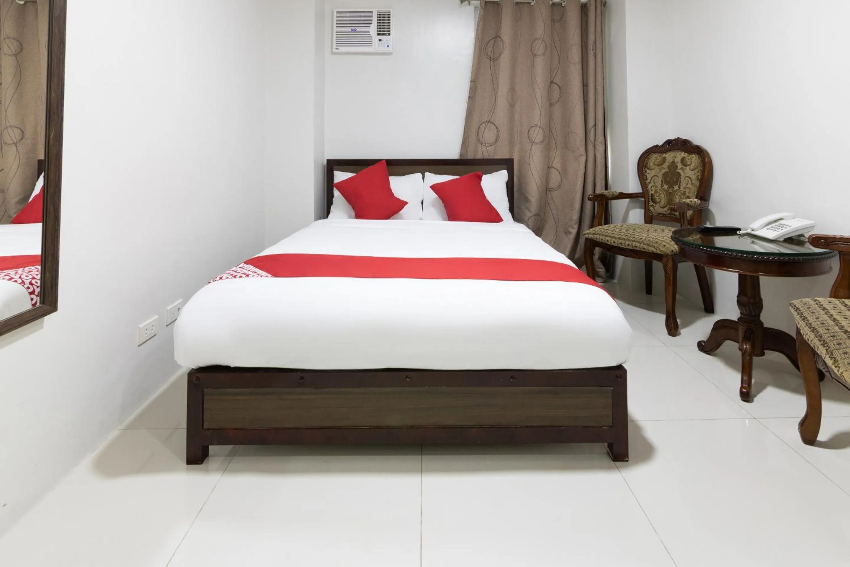 Standard Double Room in OYO 152 Sangco Condotel