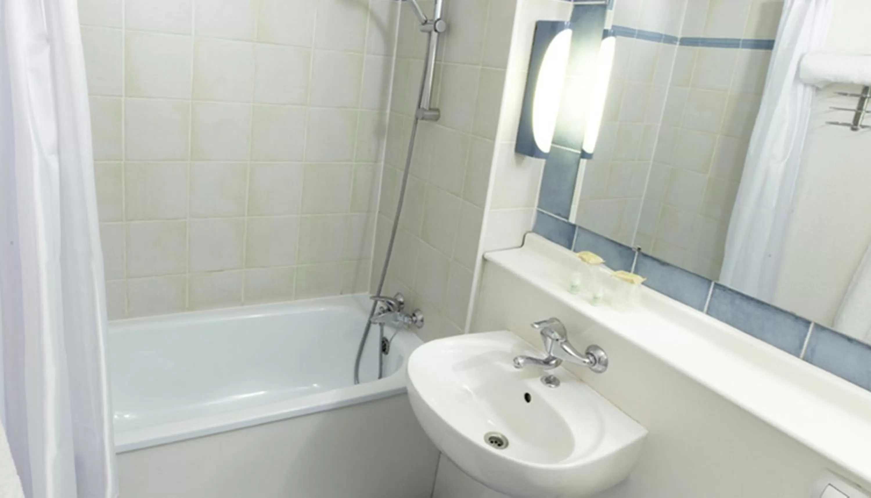 Double Room in Campanile Calais