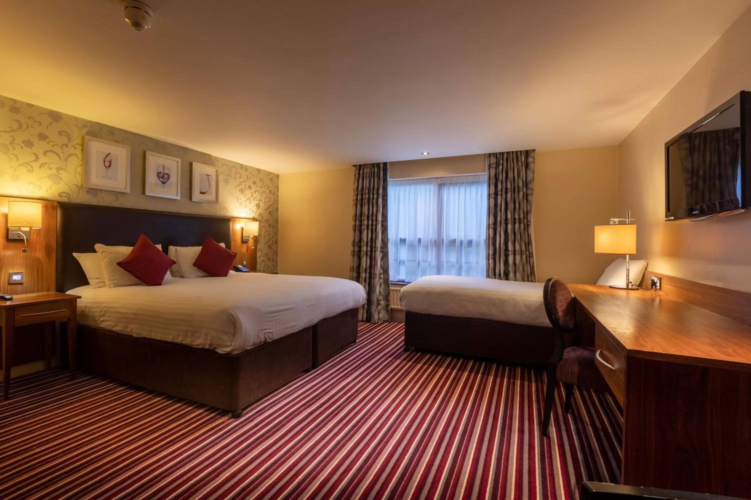 Bedroom, Bed in Gloucester Robinswood Hotel By Sunday