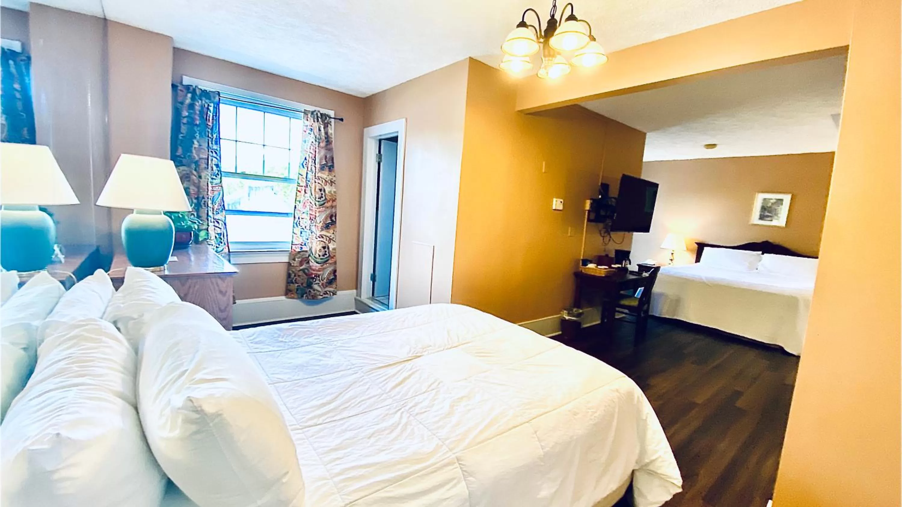 Suite with One King and One Queen Bed in Shawnee Inn and Golf Resort