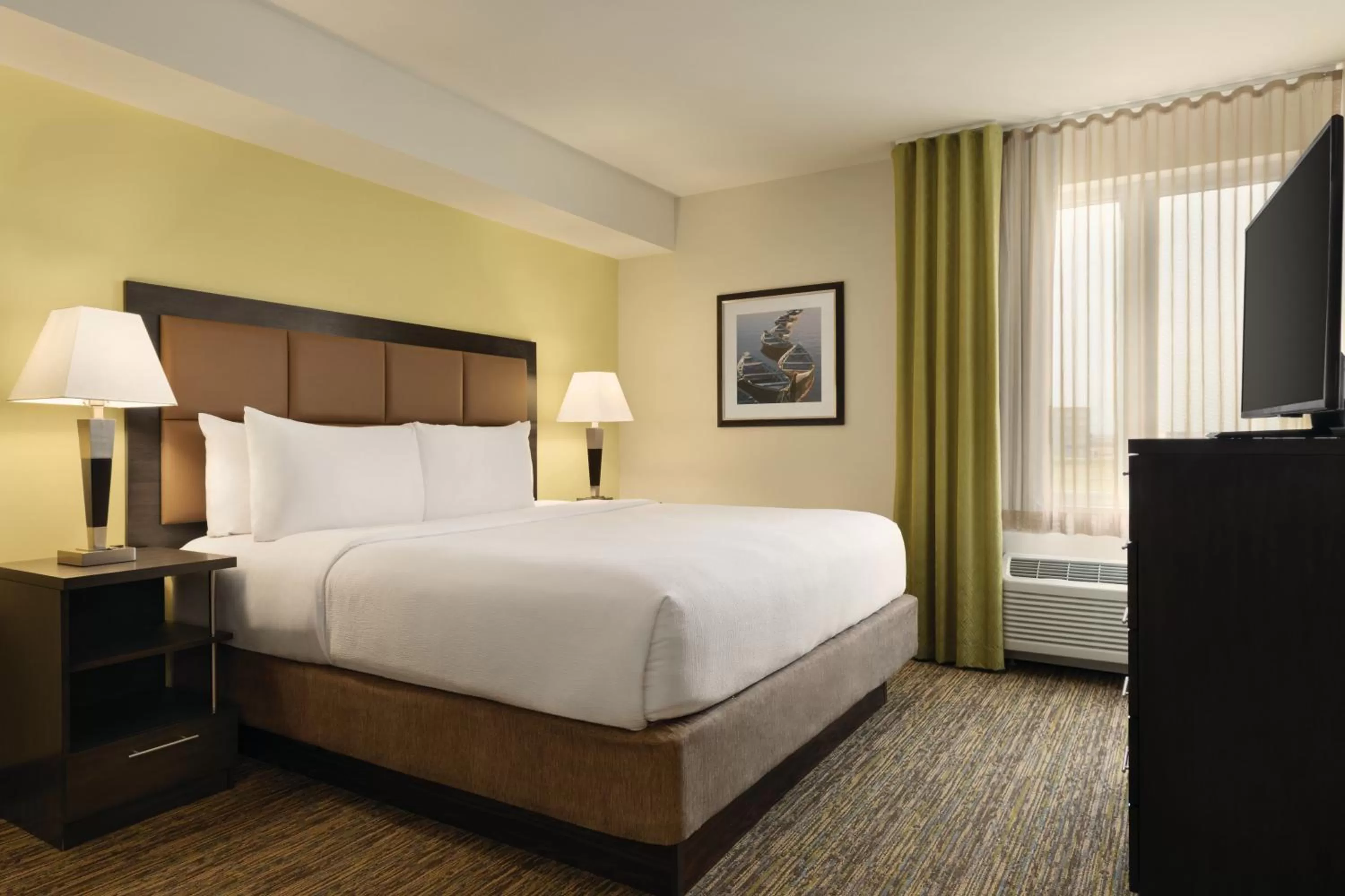 King Studio Suite - Non-Smoking in Park Inn by Radisson, Calgary Airport North, AB