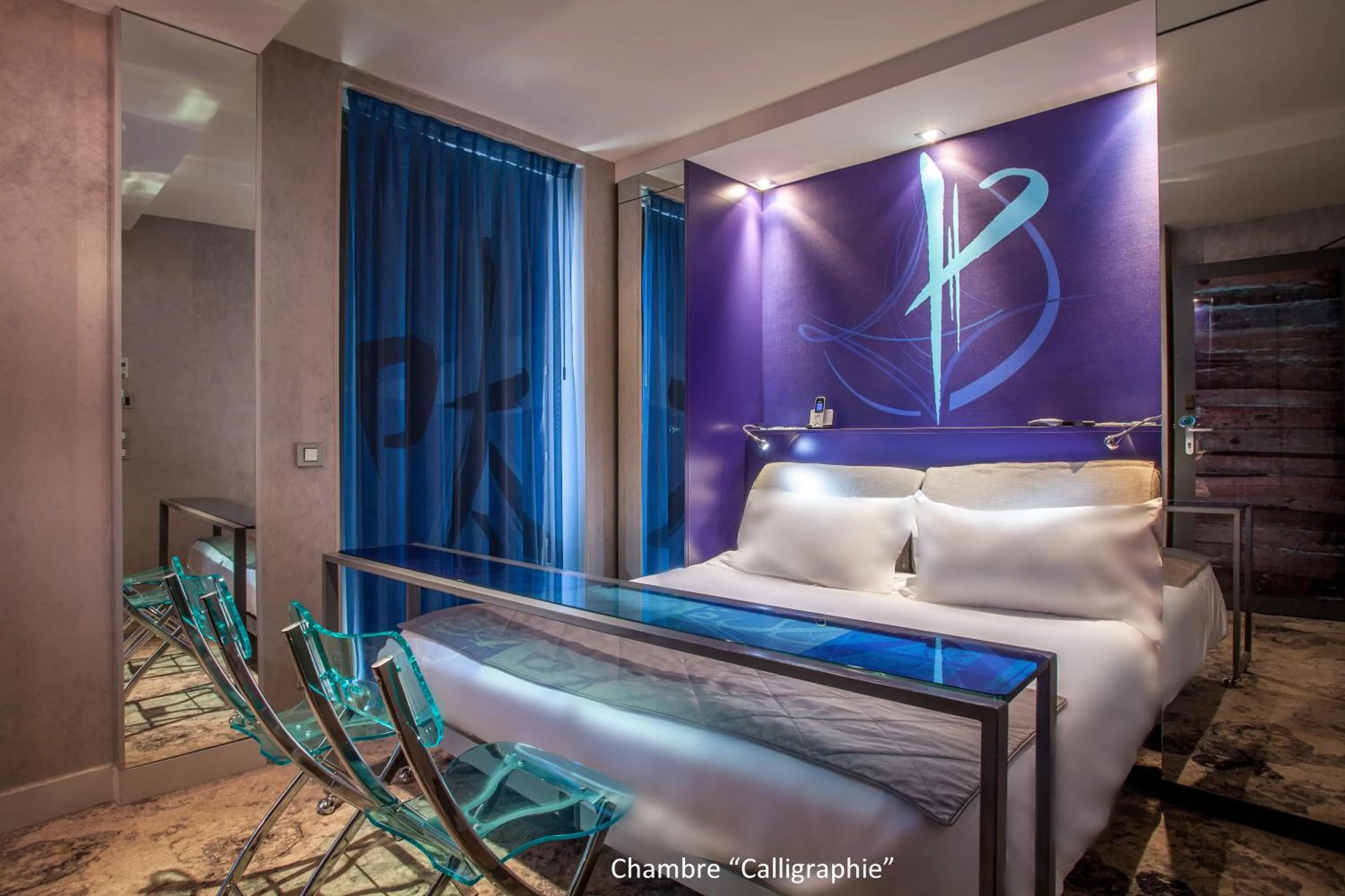 Standard Double Room with Massaging-Jet Shower in Apostrophe Hôtel