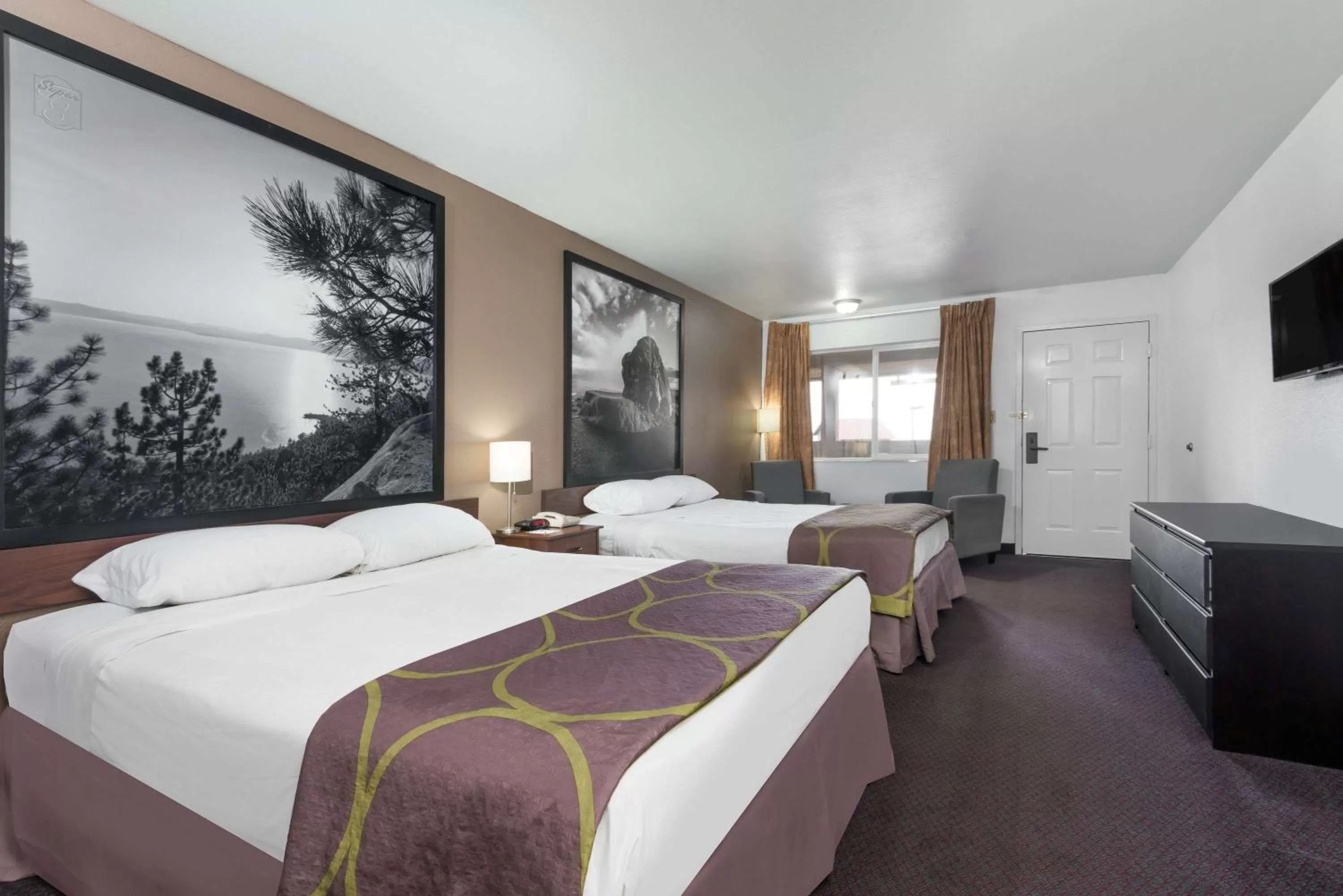 Queen Room with Two Queen Beds - Smoking in Super 8 by Wyndham Fernley