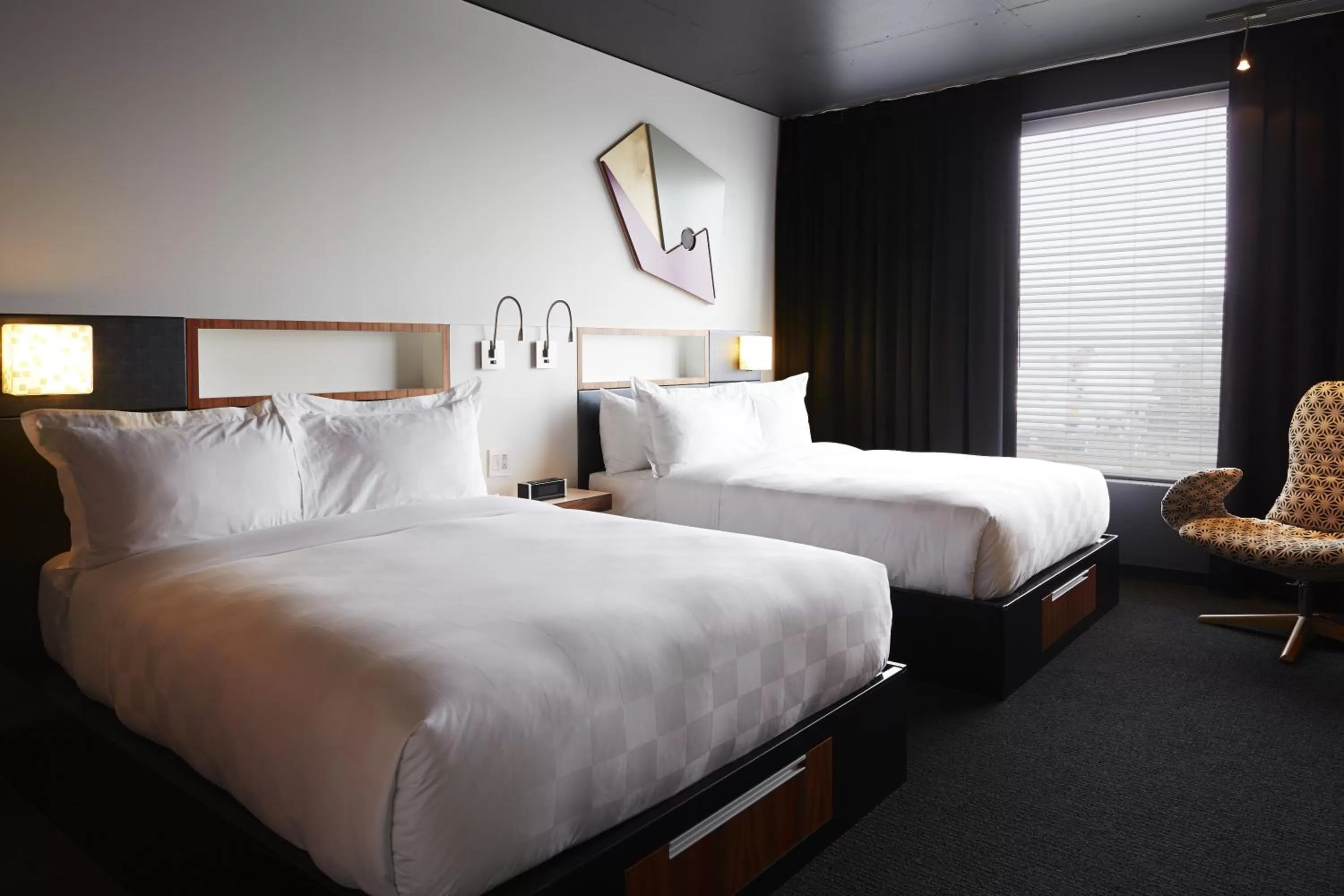Queen Room with Two Queen Beds in Hôtel Alt Montréal