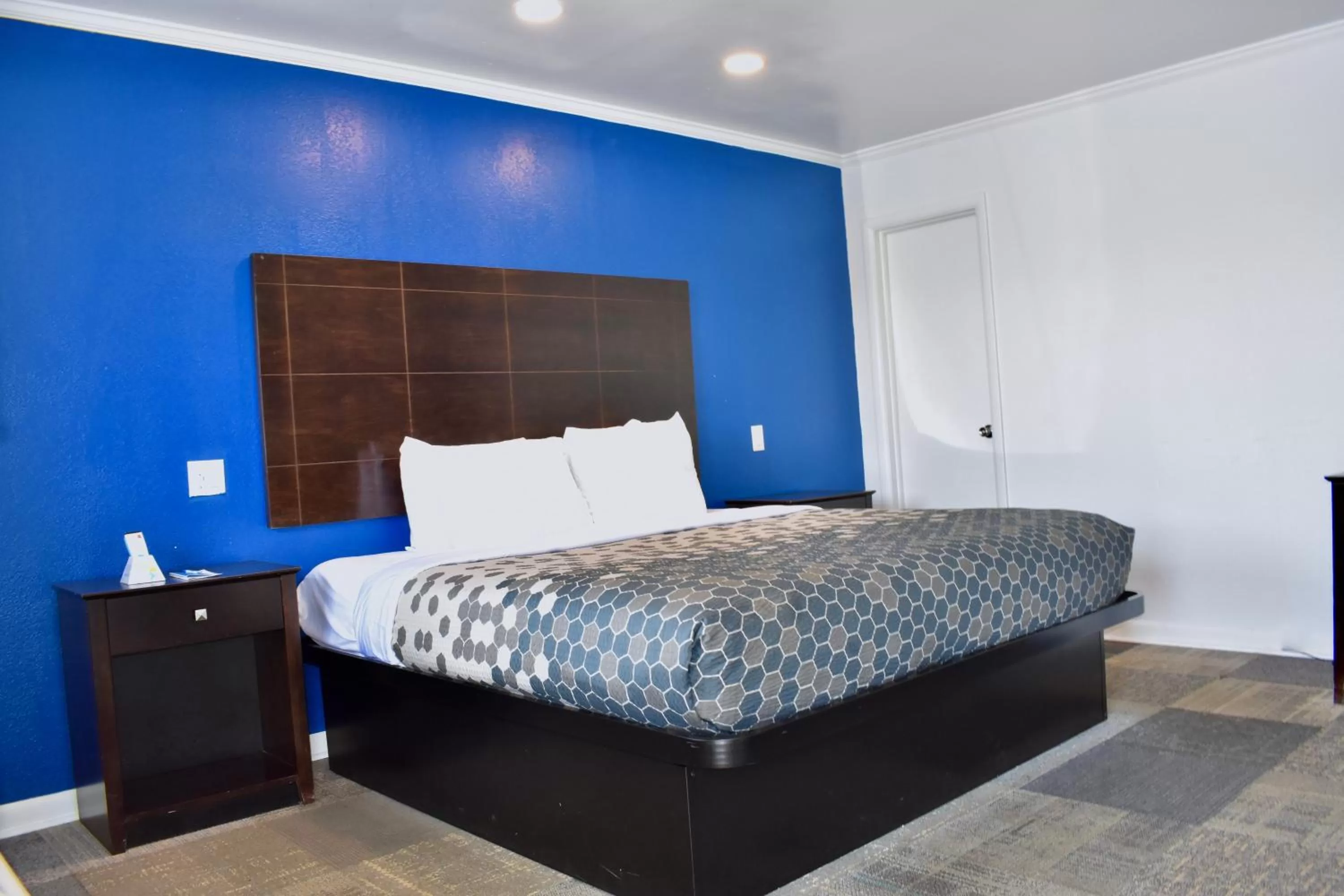 King Room - Non-Smoking in Rodeway Inn Swainsboro