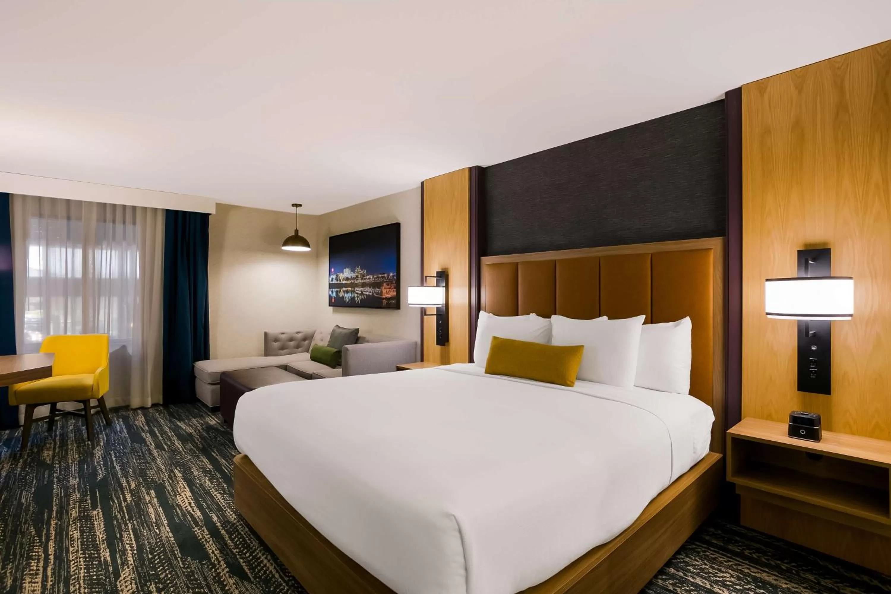 King Room with Balcony - Non-Smoking in Best Western Premier the Central Hotel & Conference Center