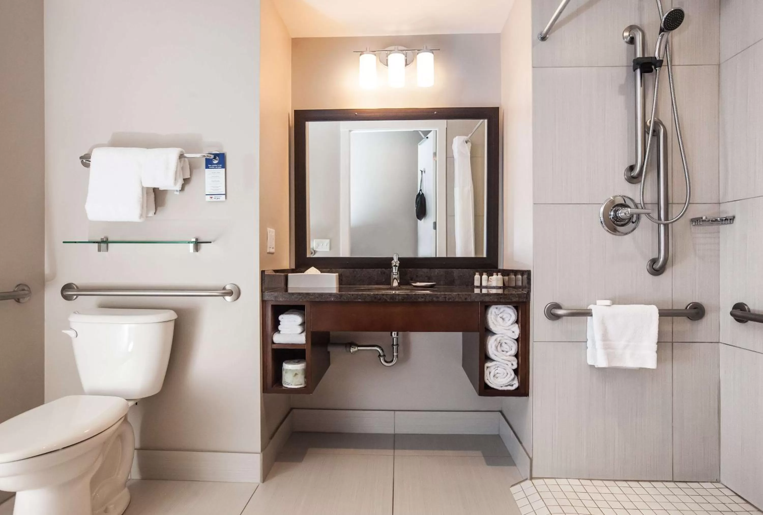 Queen Room with Two Queen Beds - Disability Access in Best Western Plus Revelstoke