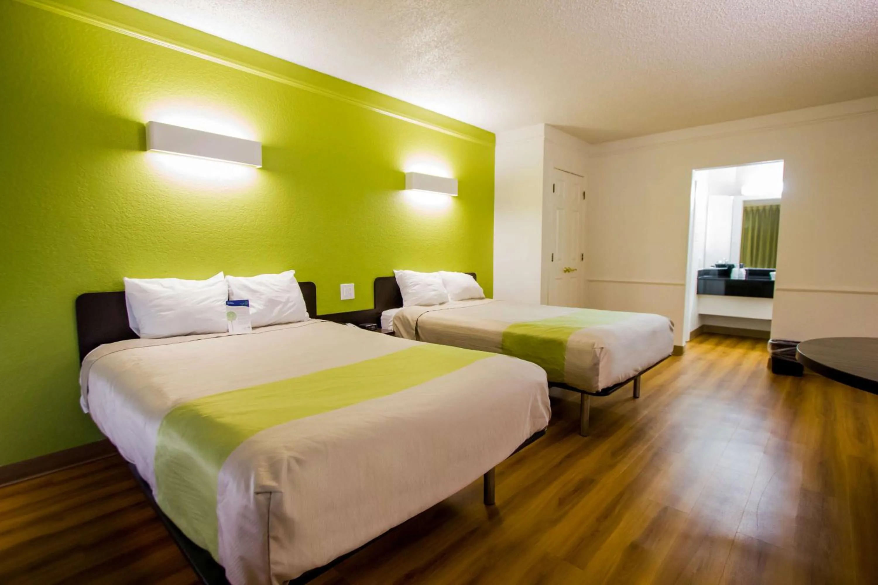 Premium Quadruple Room in Motel 6-Austin, TX - Midtown