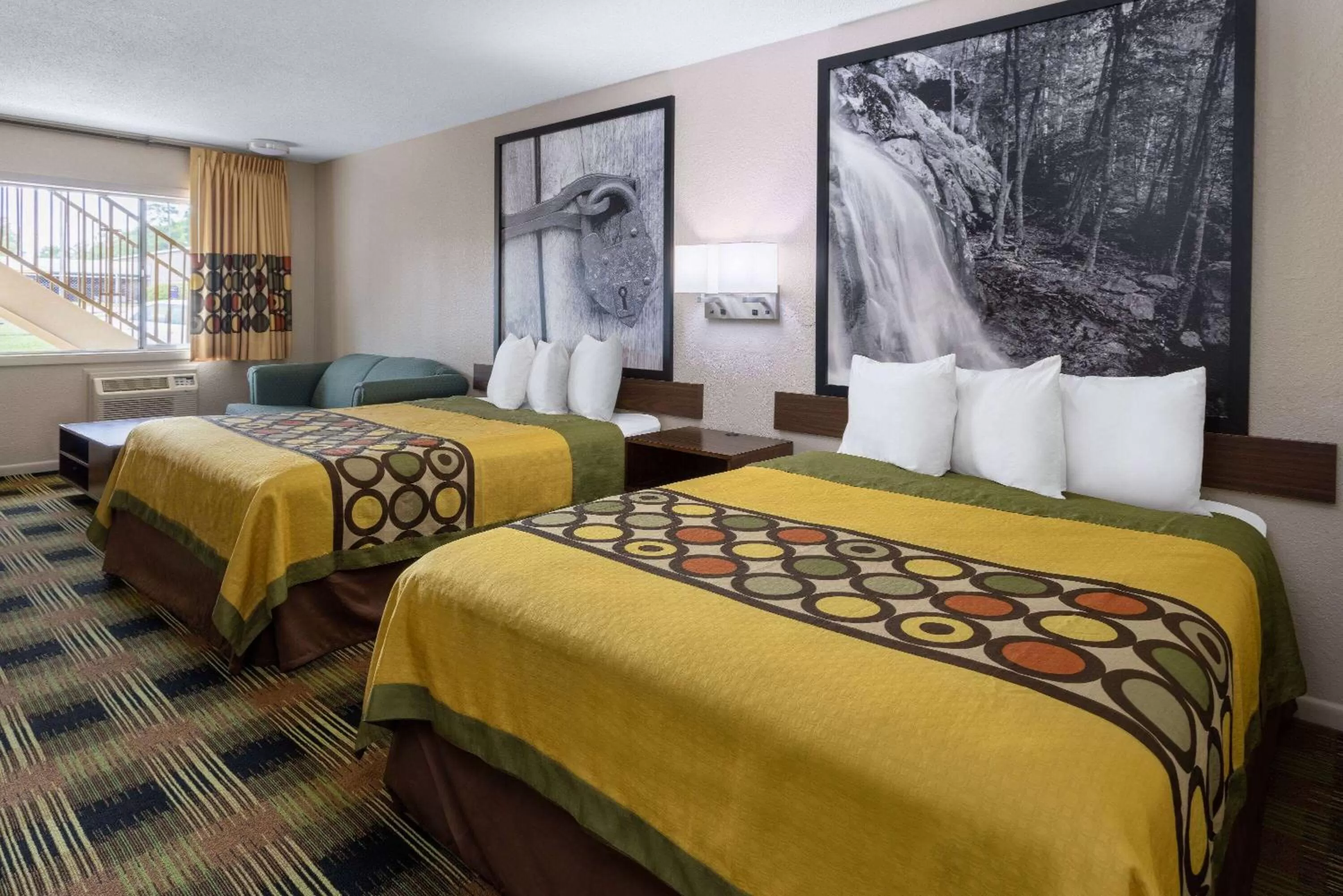 Deluxe Queen Room with Two Queen Beds - Non-Smoking in Super 8 by Wyndham Williamsburg/Historic Area