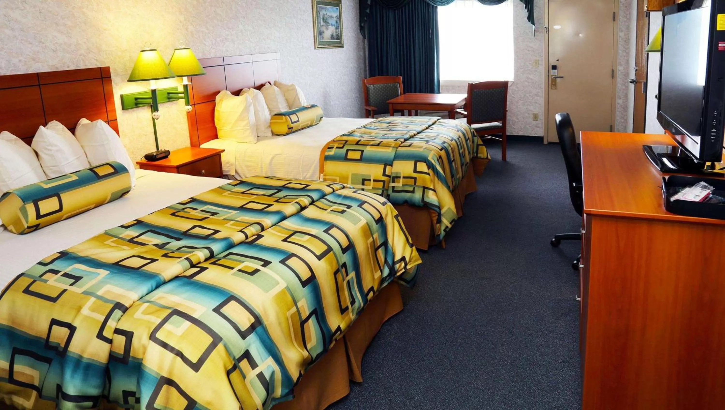 Deluxe Queen Room with Two Queen Beds in Magnuson Hotel Howell/Brighton