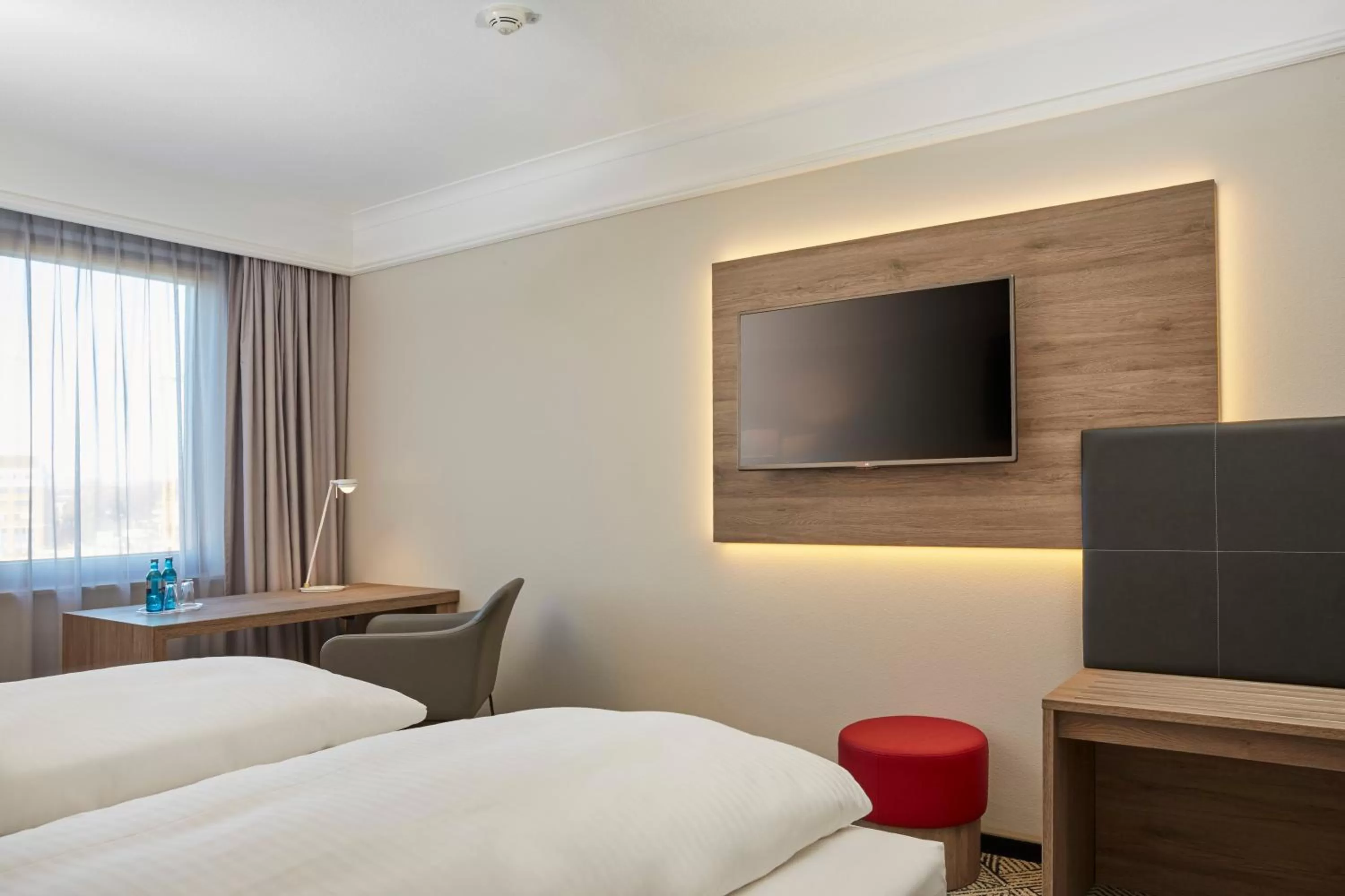 Business Double Room with Executive Lounge Access in H4 Hotel Hannover Messe