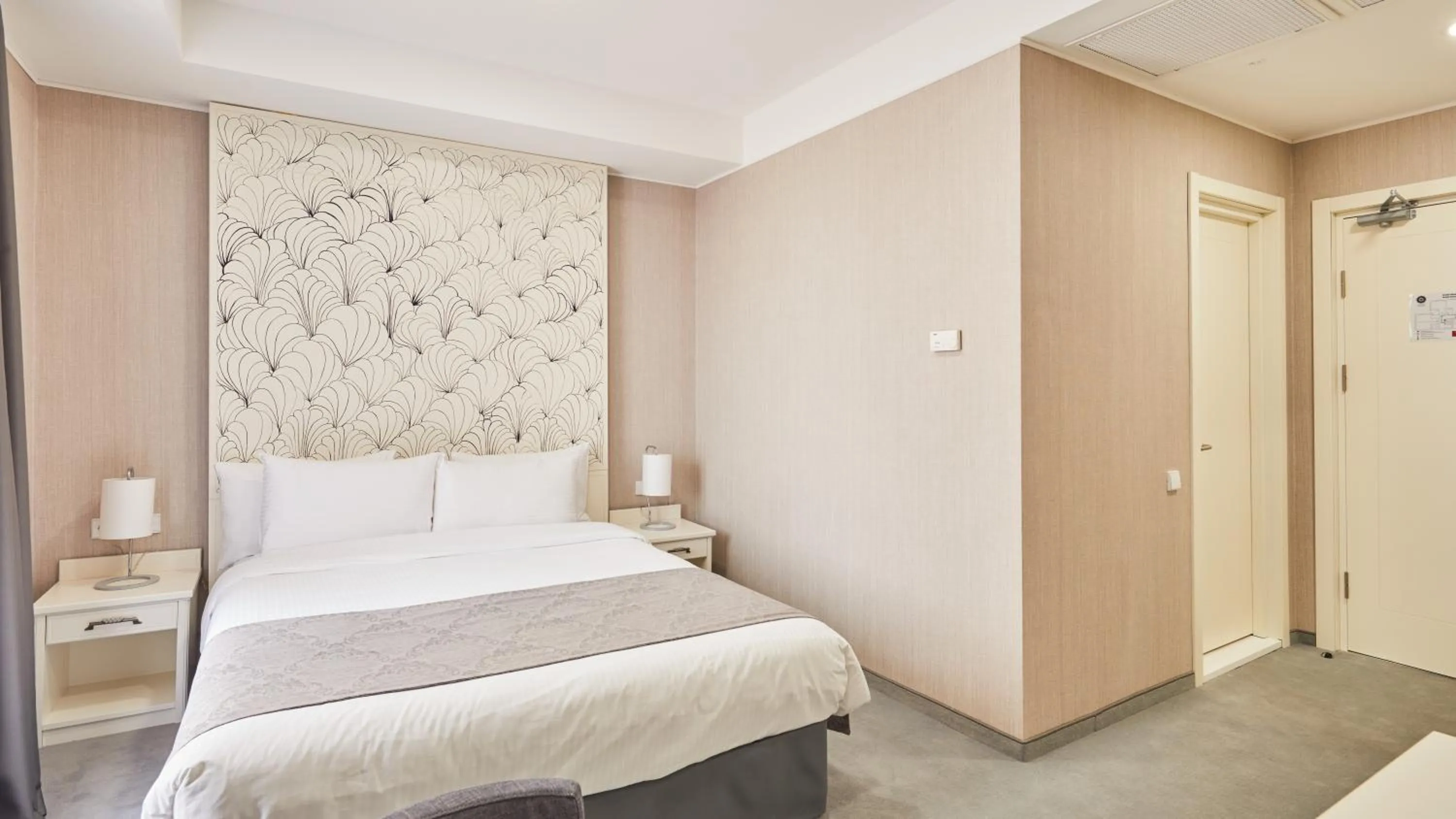 Standard Double Room in Gallery Palace Hotel