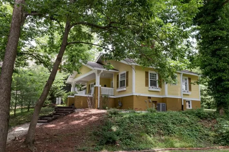 Guest Cottage 2 in Cedar Crest Inn