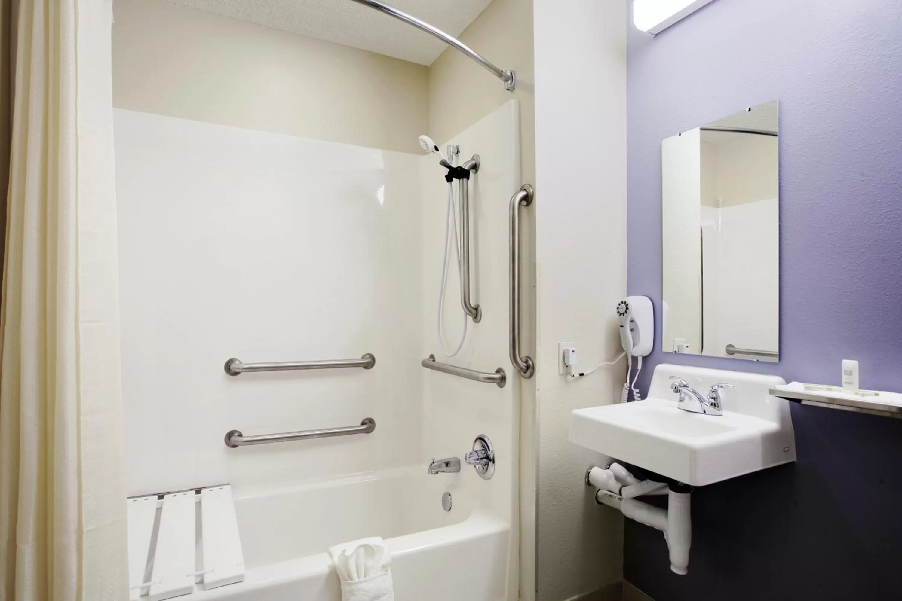 Queen Room with Bath Tub - Mobility/Hearing Accessible - Non-Smoking in Microtel Inn & Suites Bath