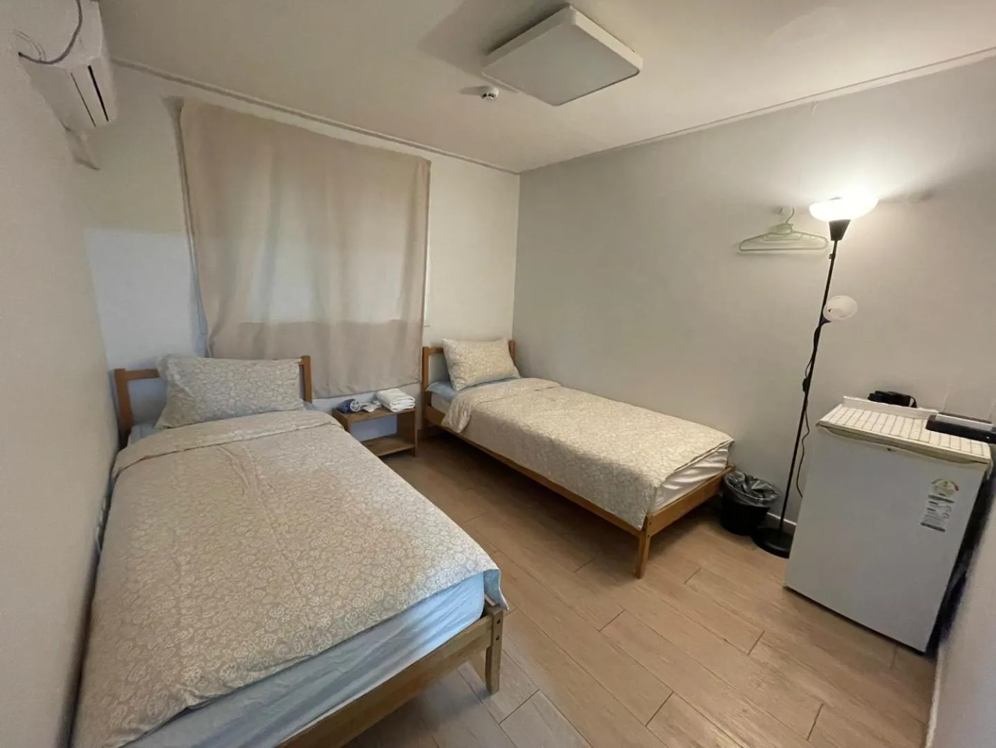 Standard Twin Room with Private Bathroom in Twin Rabbit Guesthouse