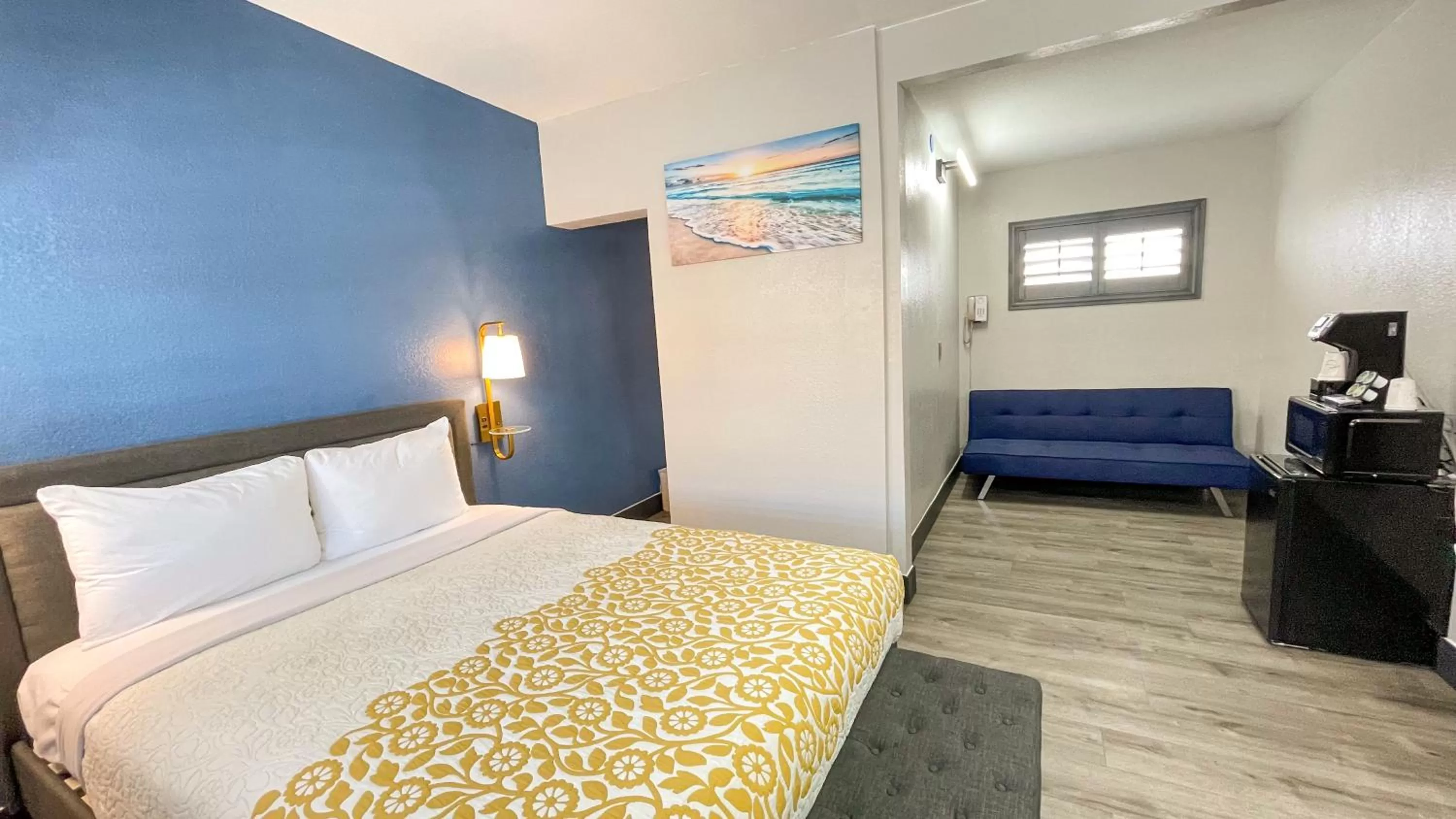 Queen Suite in The Fremont Inn