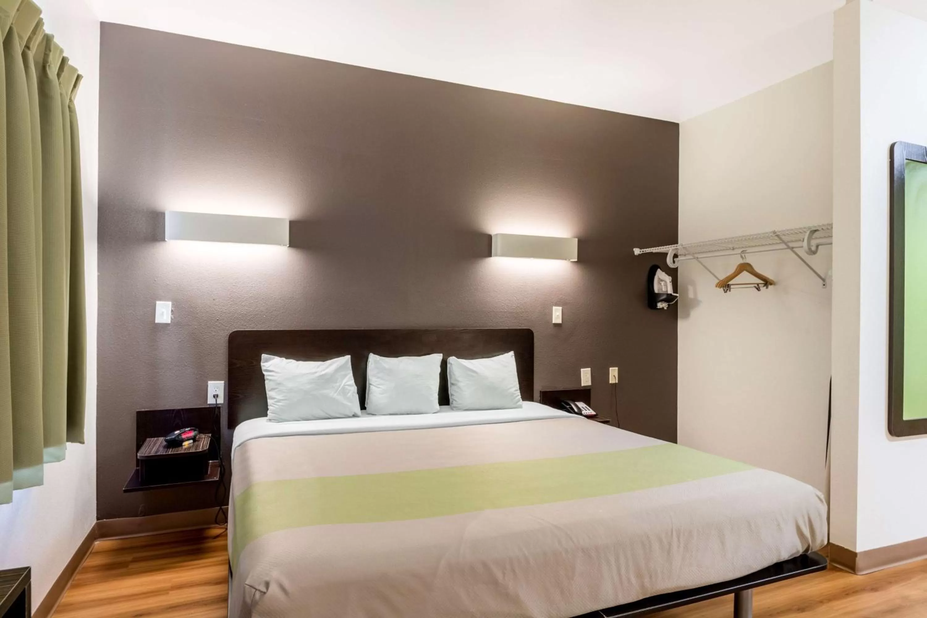 King Room - Non-Smoking in Super 8 by Wyndham Kenedy