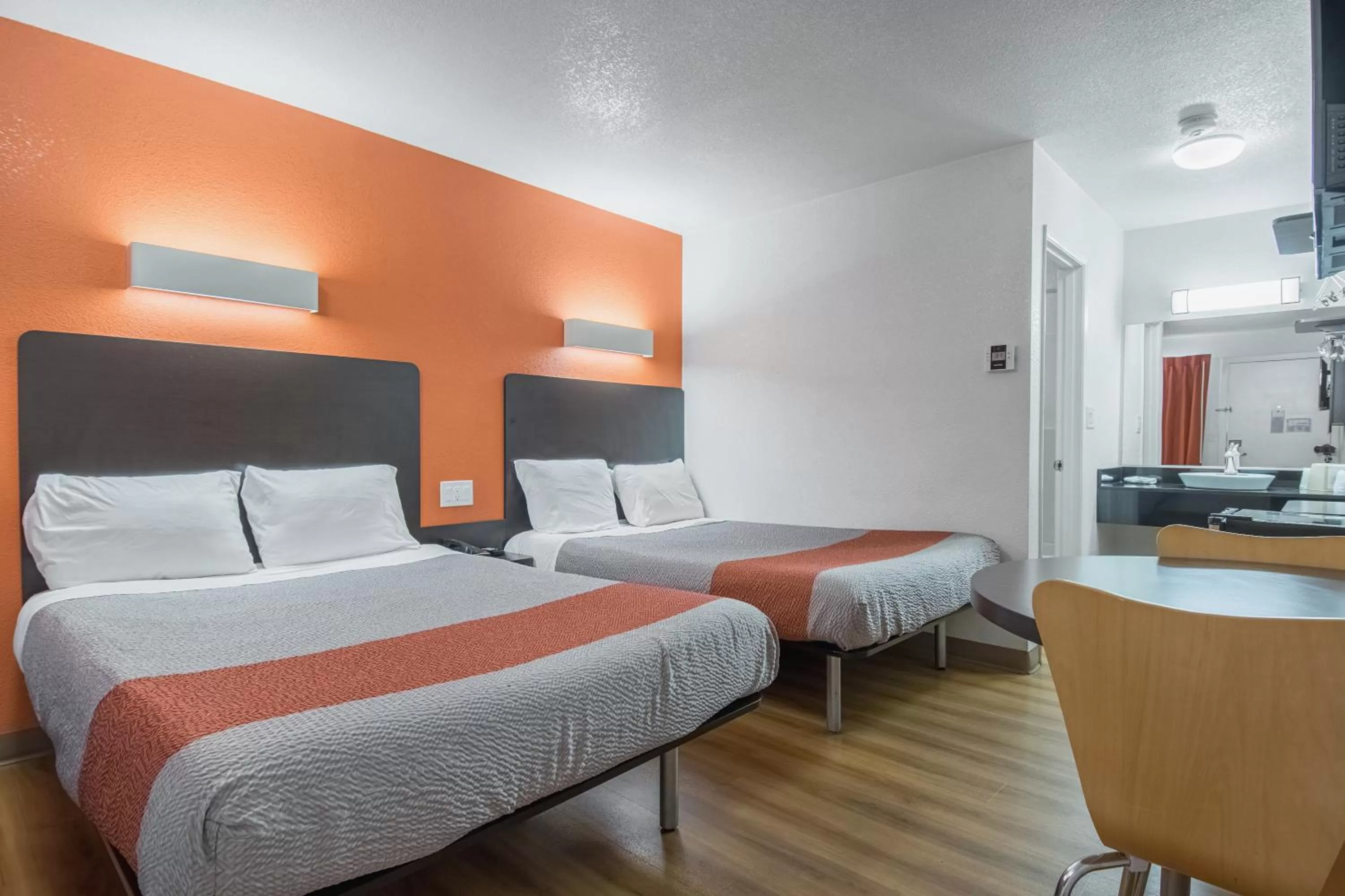 Deluxe Quadruple Room - Non-Smoking in Motel 6 Bakersfield