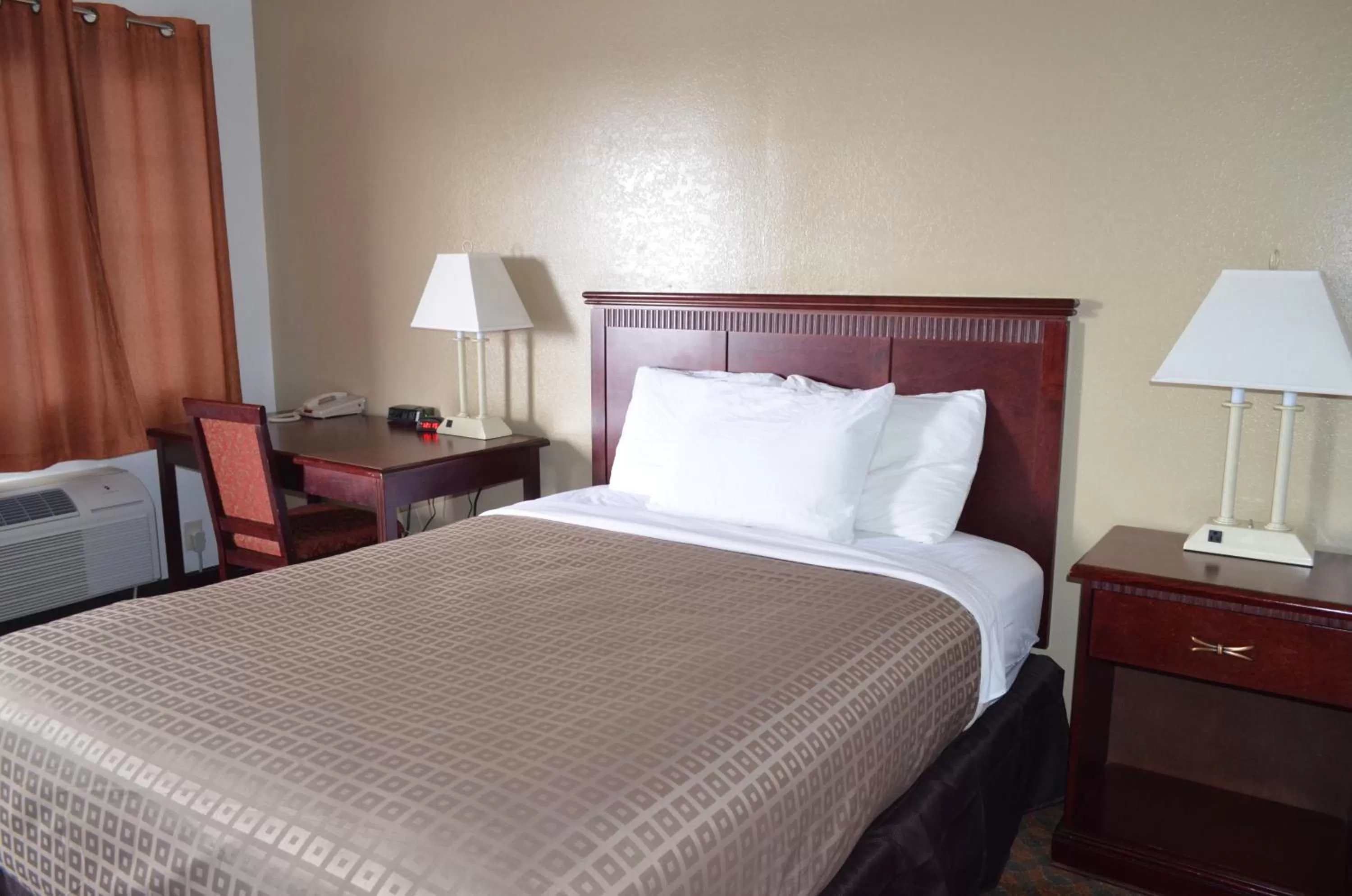 Queen Room - Non-Smoking in National 9 Mount Nebo