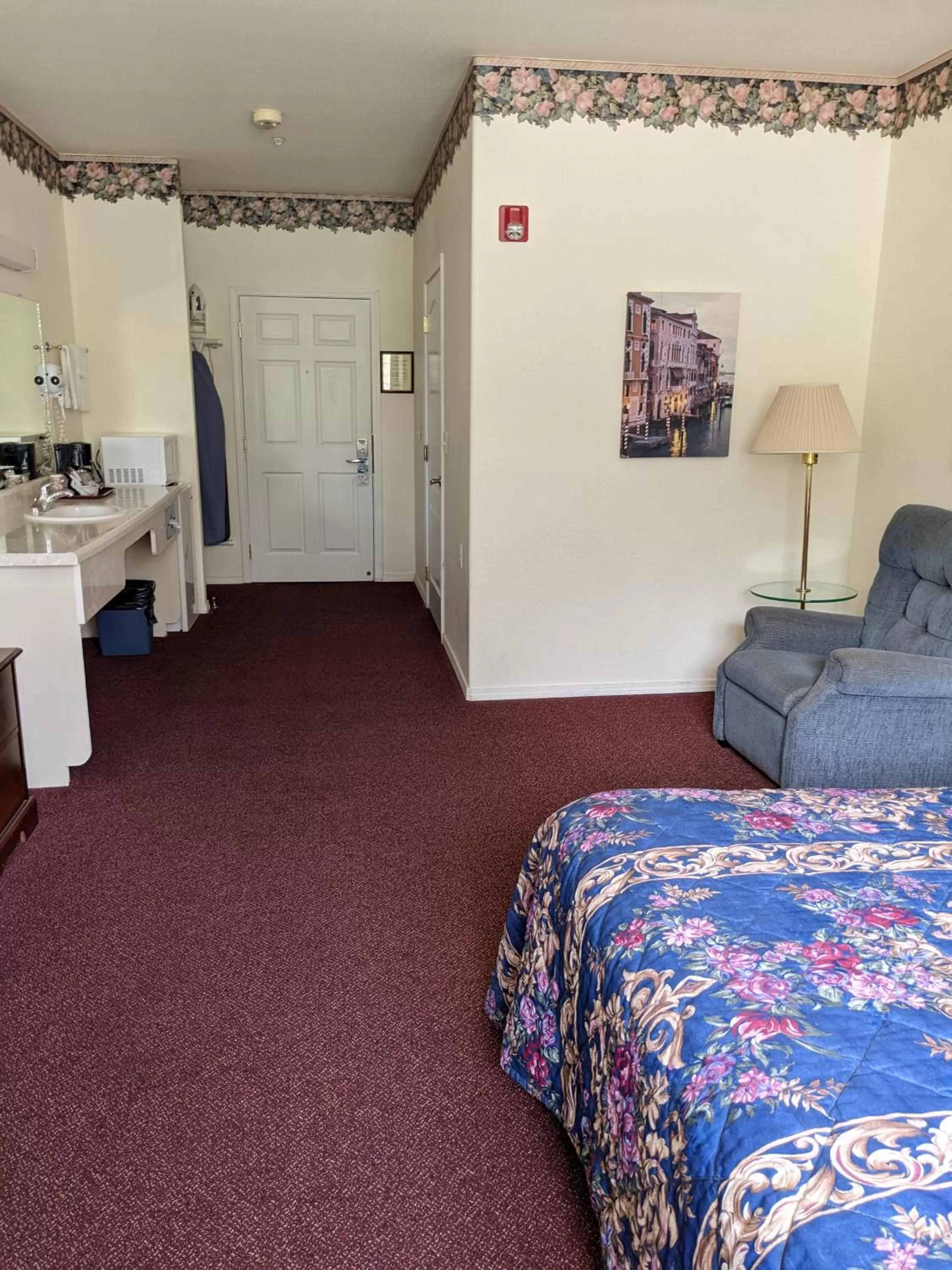 King Room - Disability Access in Lighthouse Inn