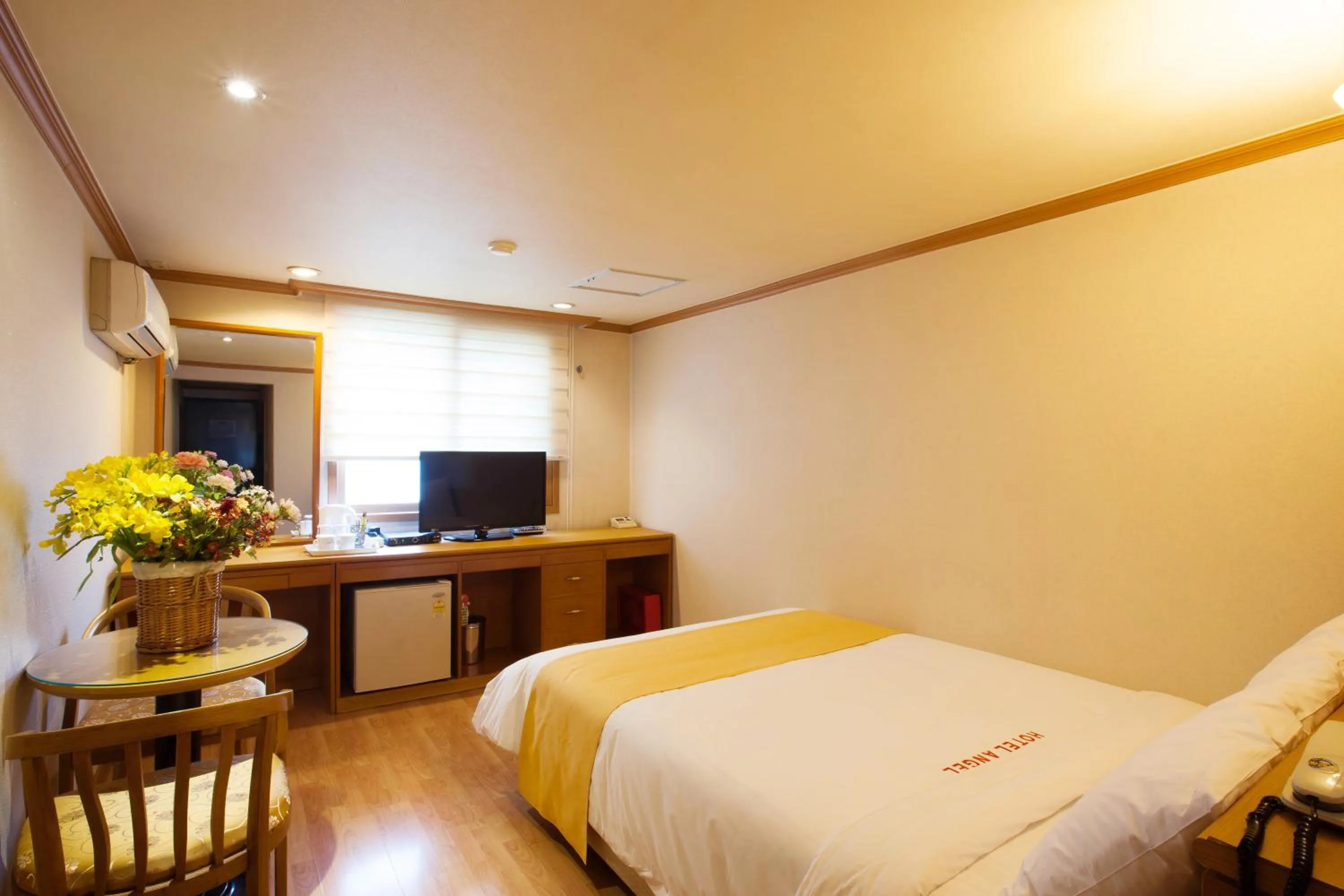 Standard Double Room - single occupancy in Angel Hotel