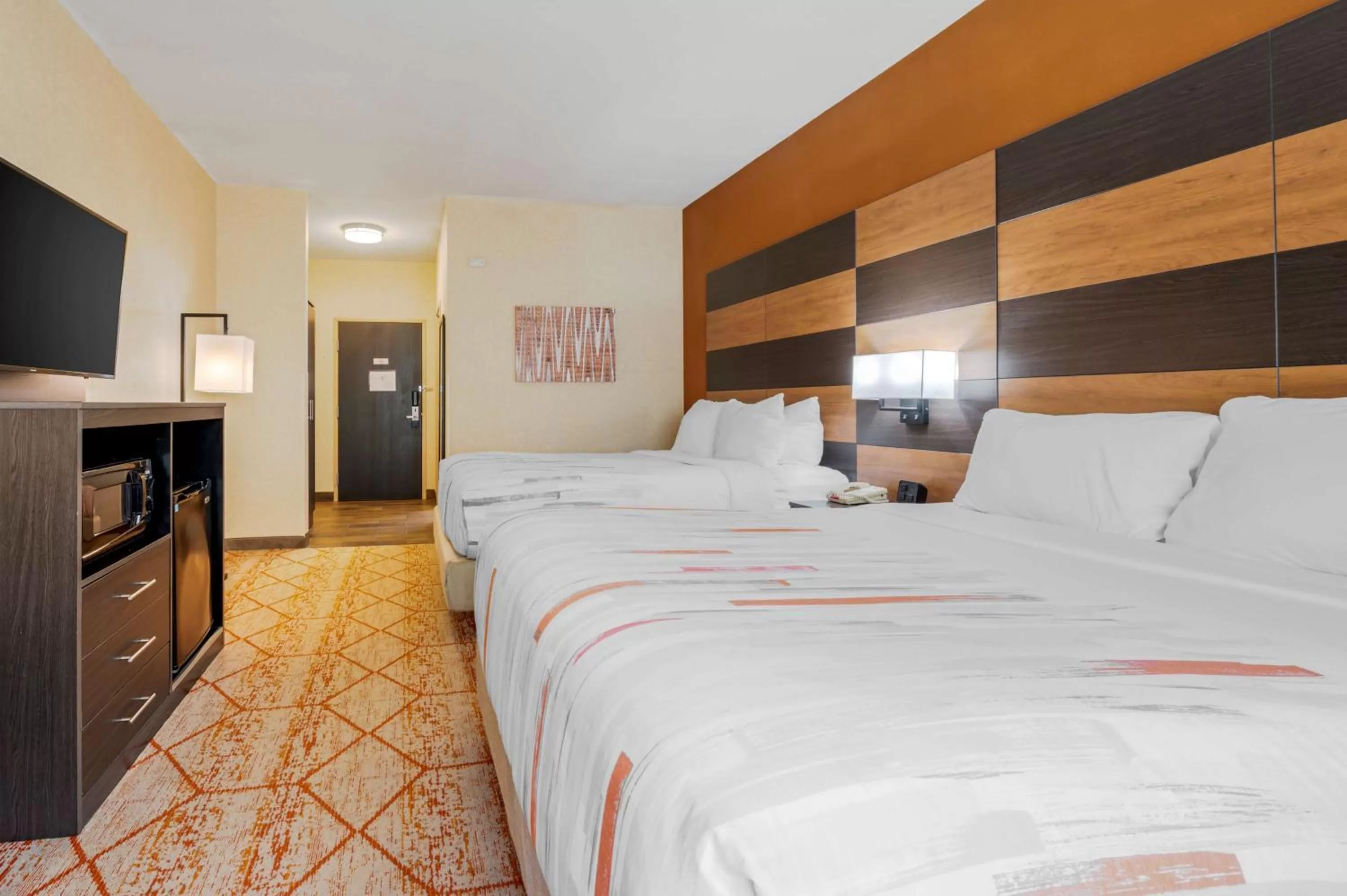 Queen Room with Two Queen Beds and Communication Assitance in Best Western Plus Warsaw