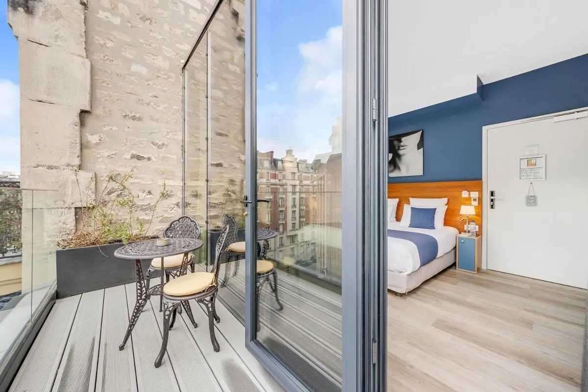 Superior Double Room with Terrace in Hôtel Villa Eiffel Mademoiselle