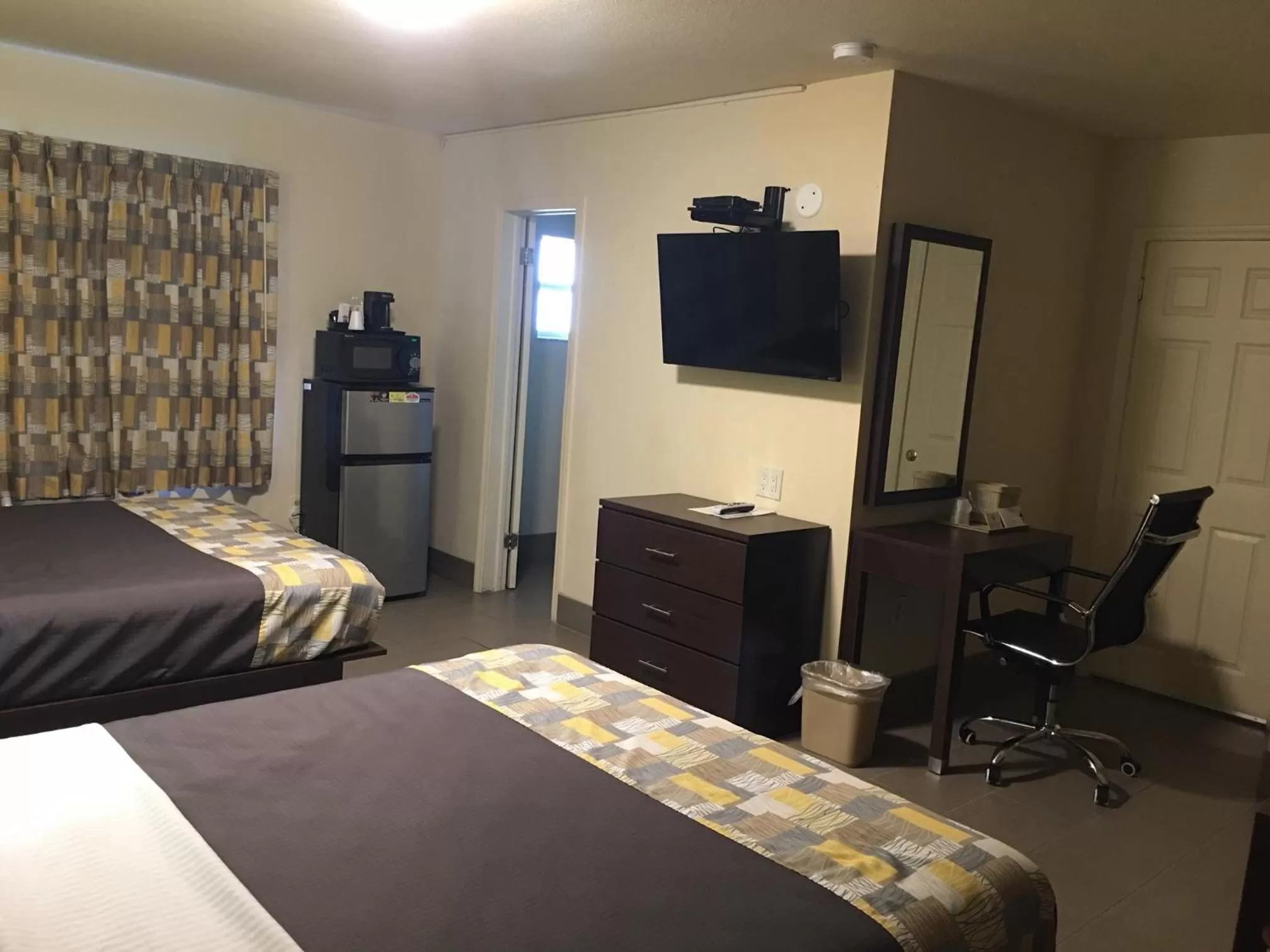 Queen Room with Two Queen Beds in American Inn Punta Gorda
