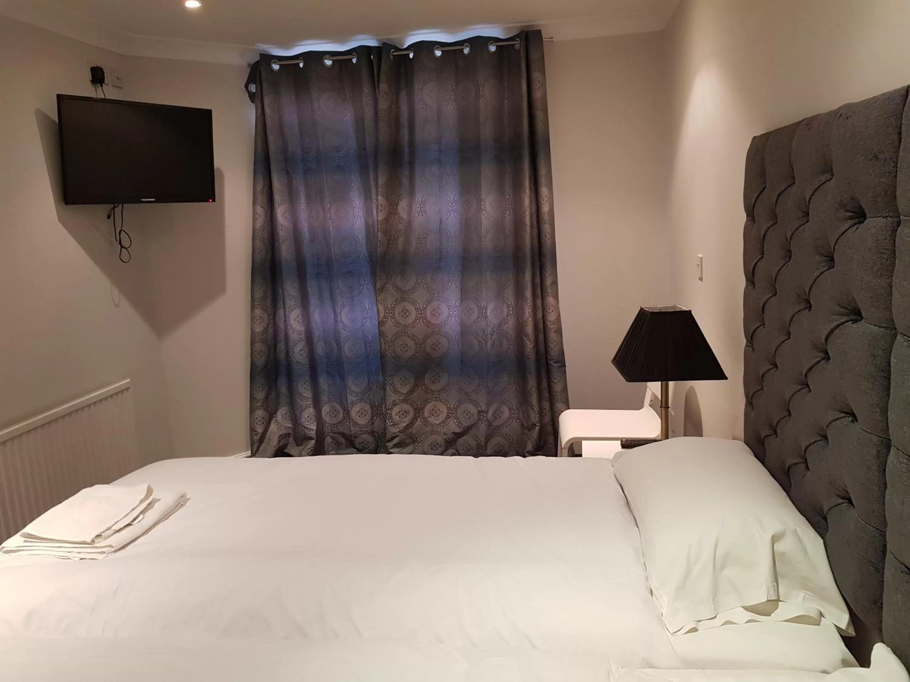 Double or Twin Room with Private Bathroom in Blagrave Rooms