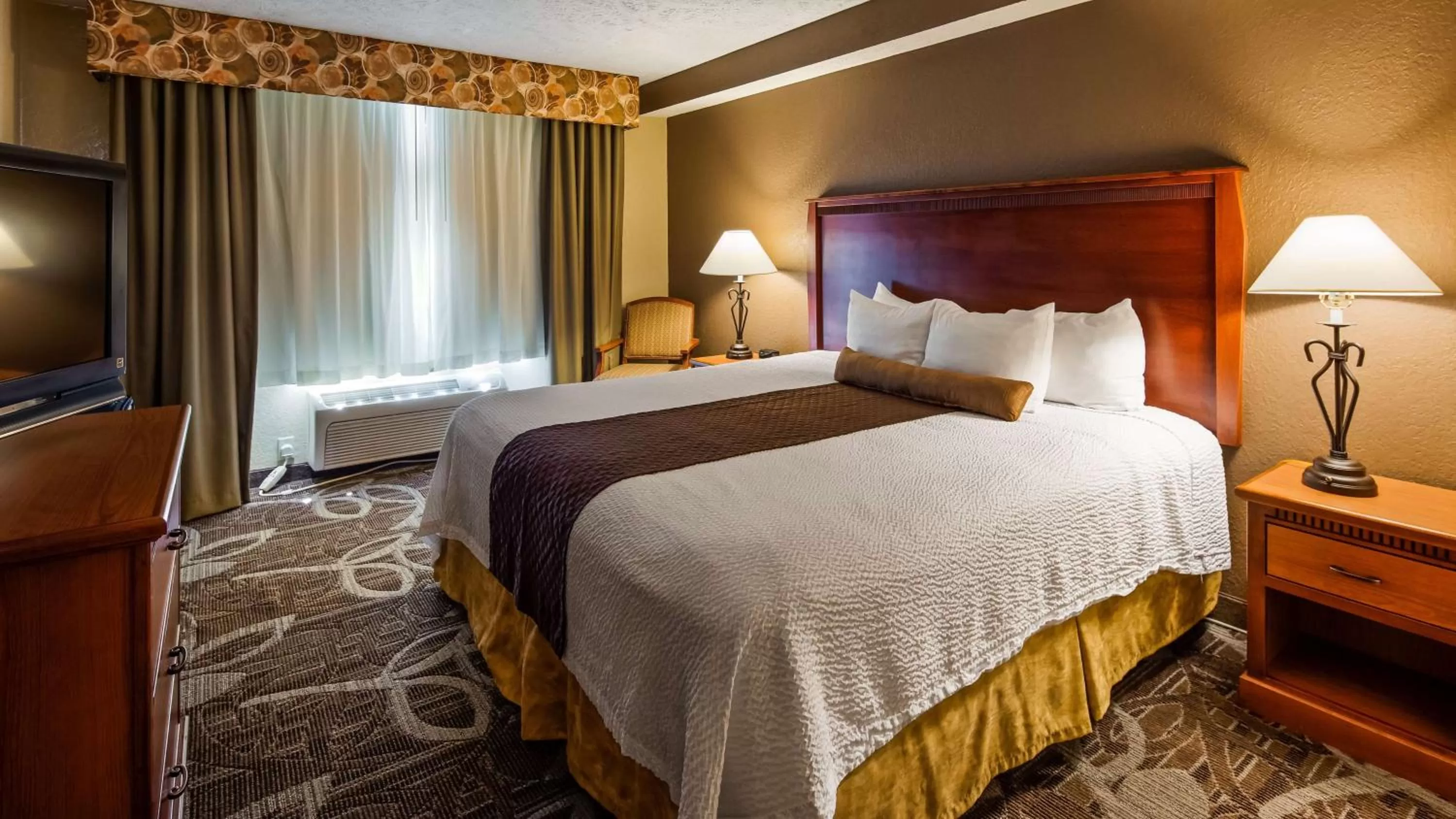 King Room with Roll-in Shower - Disability Access/Non-Smoking in Best Western Plus Mid Nebraska Inn & Suites