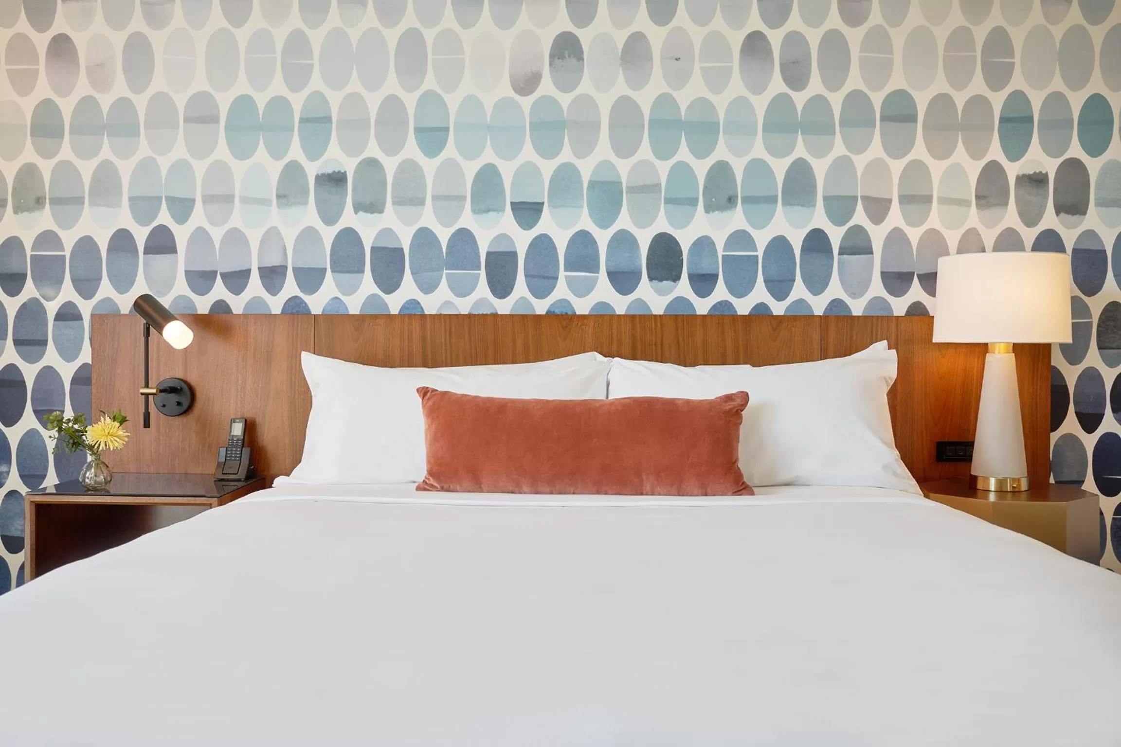 Deluxe King Bed Hearing Impaired in The Ameswell Hotel