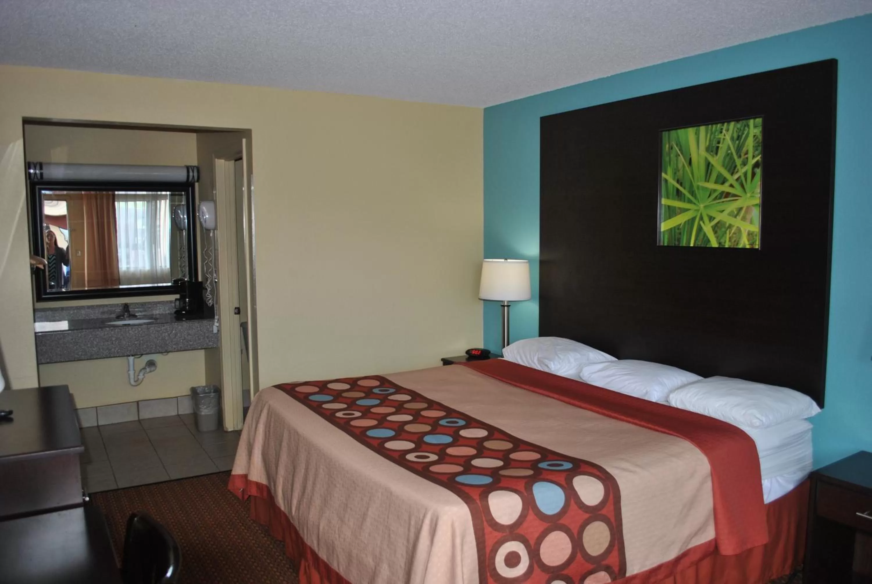 King Room - Non-Smoking in Super 8 by Wyndham Tulsa - Route 66