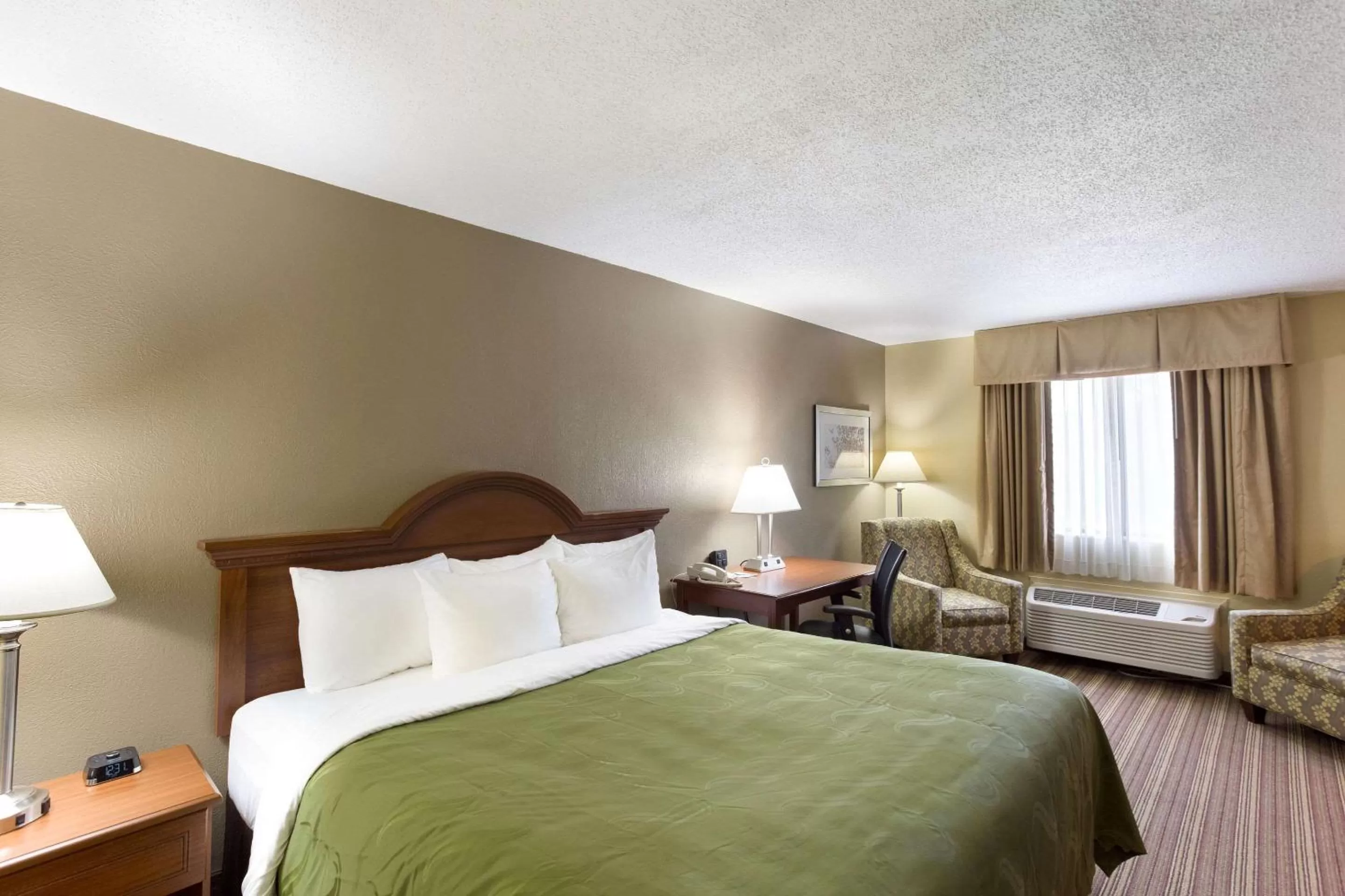 King Suite with bath - Non-Smoking in Quality Inn