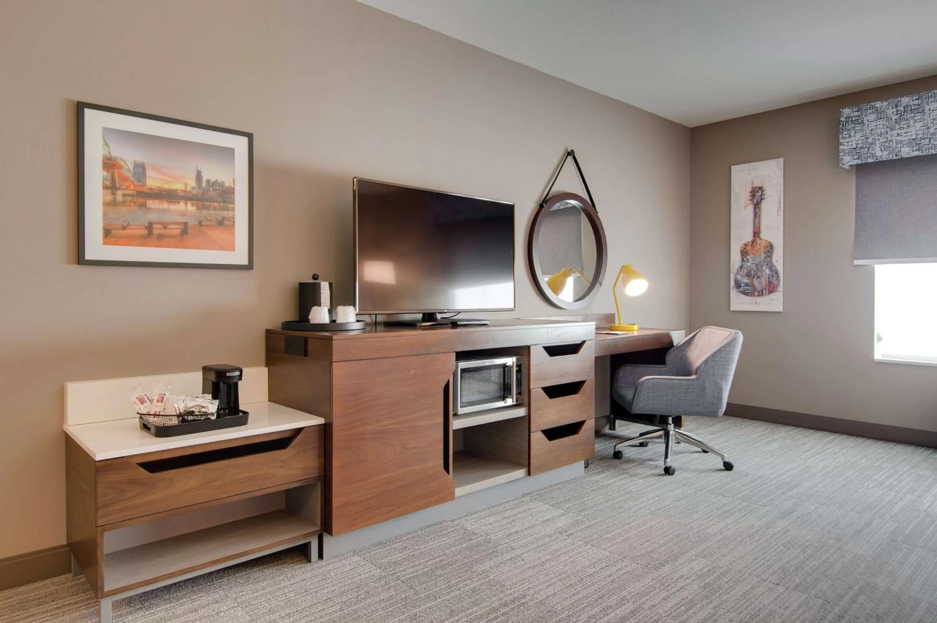 King Room - Hearing Access/Non-Smoking in Hampton Inn & Suites by Hilton Nashville North Skyline